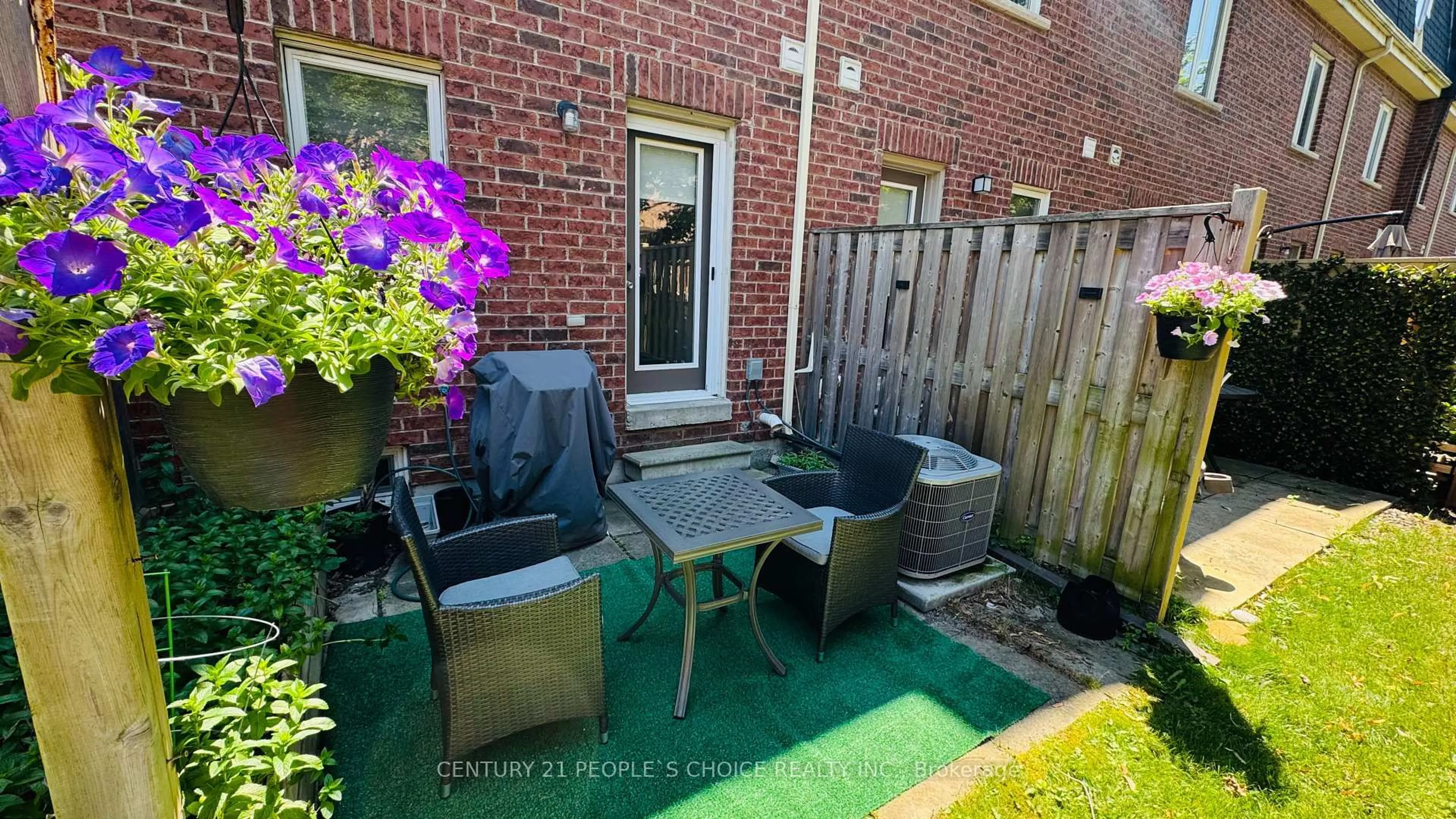 Patio, street for 435 Hensall Circ #29, Mississauga Ontario L5A 4P1