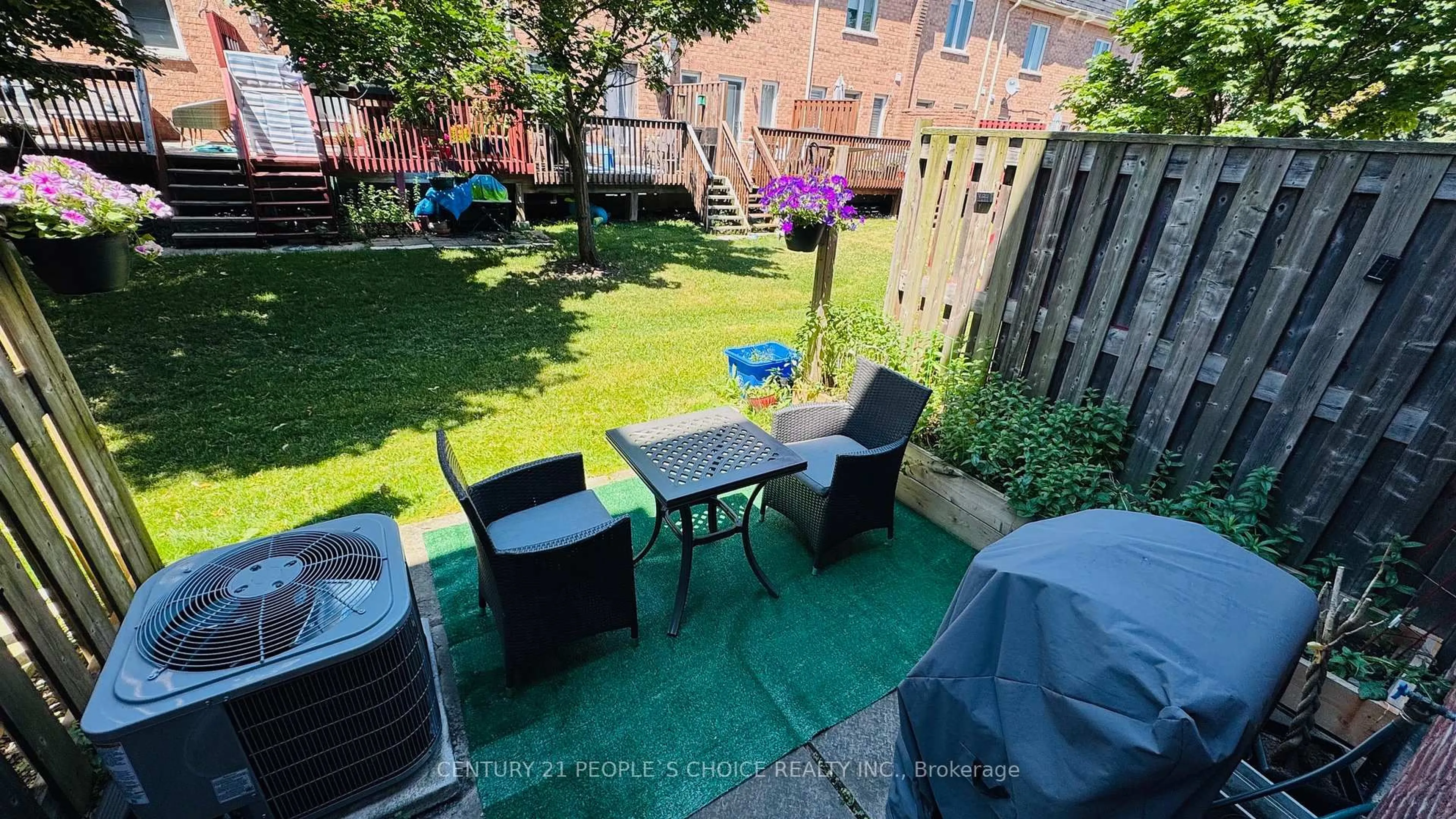Patio, street for 435 Hensall Circ #29, Mississauga Ontario L5A 4P1