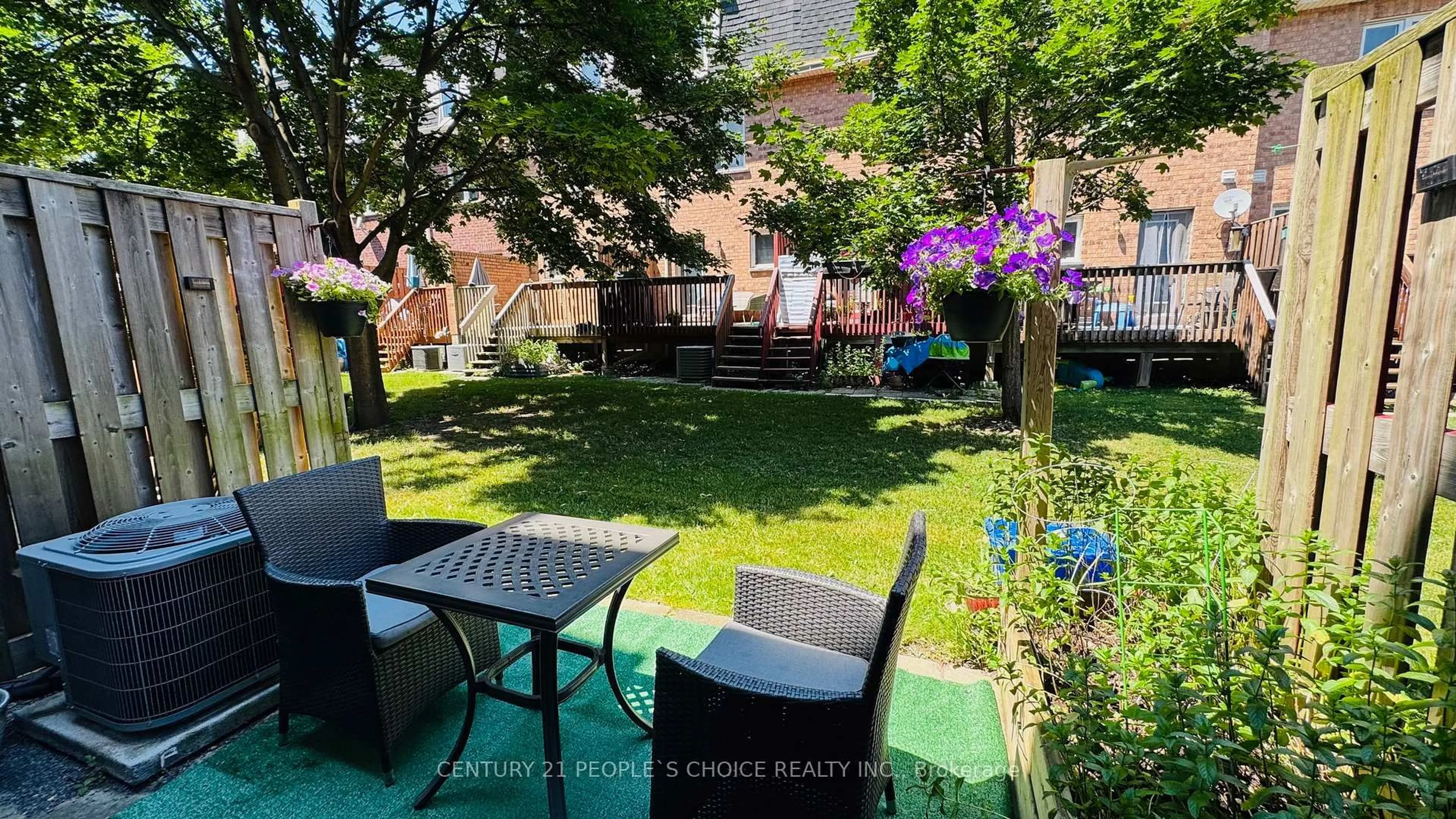 Patio, street for 435 Hensall Circ #29, Mississauga Ontario L5A 4P1