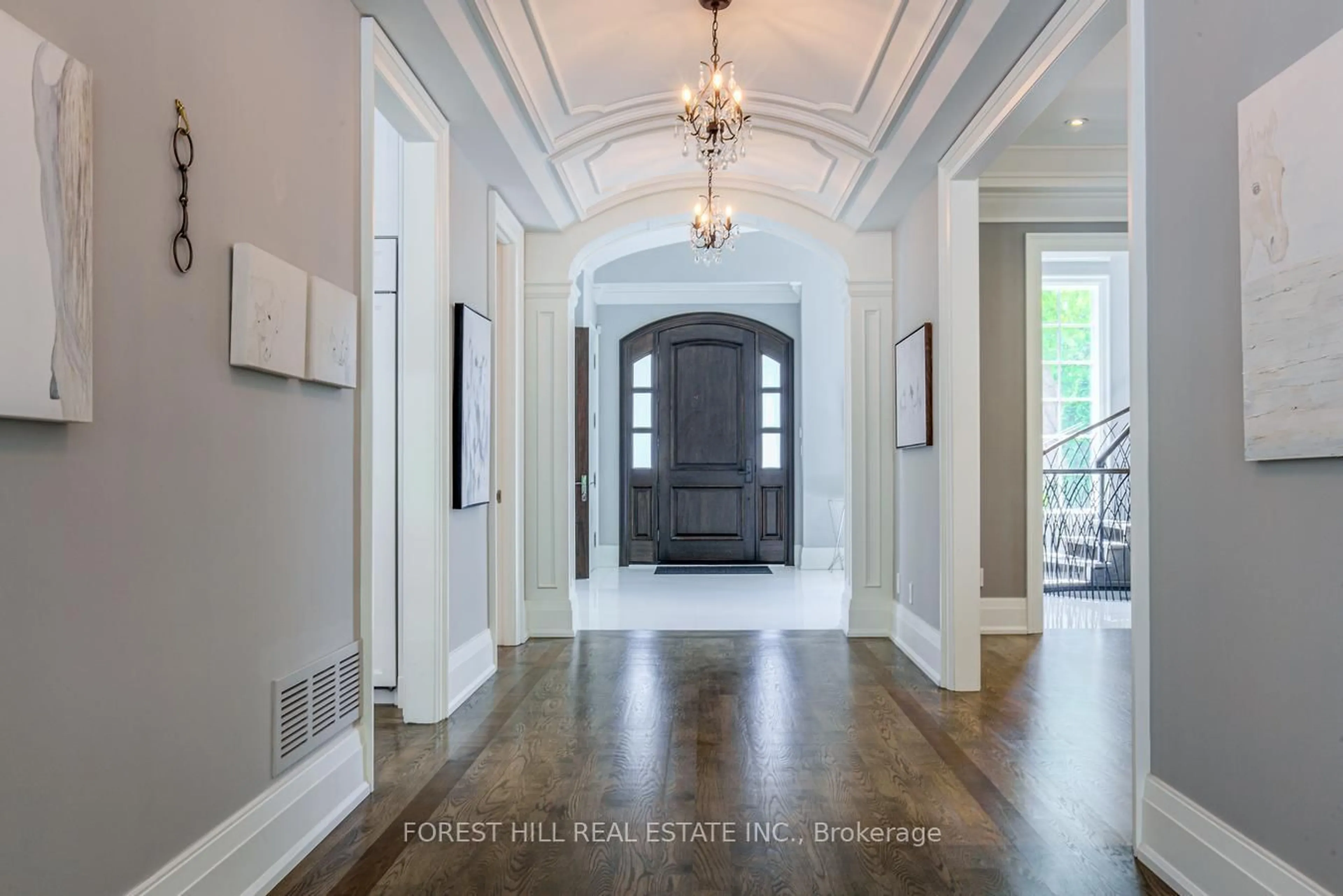 Indoor entryway for 271 Westdale Rd, Oakville Ontario L6H 4Z7