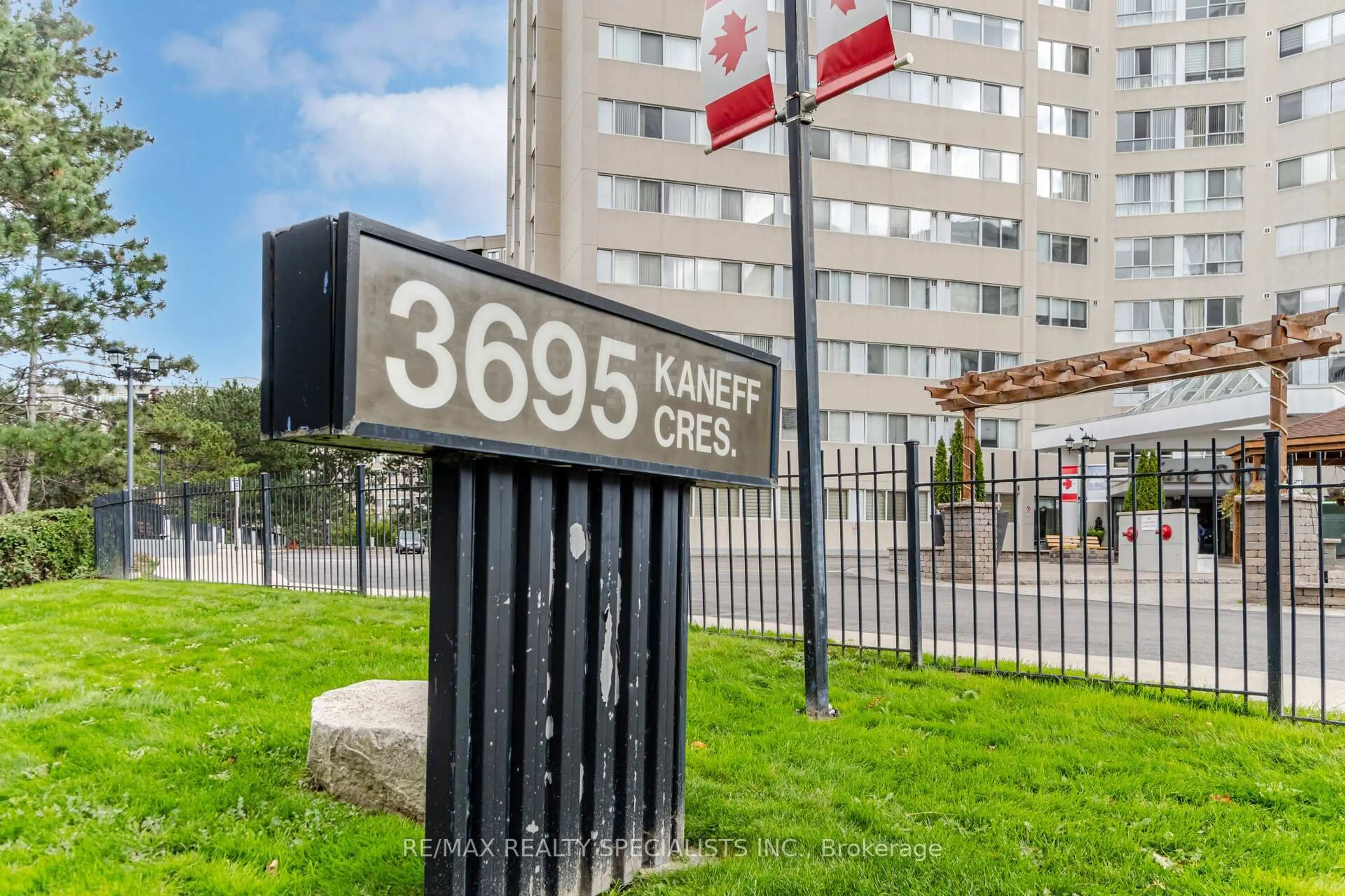 Unknown for 3695 Kaneff Cres #1602, Mississauga Ontario L5A 4B6