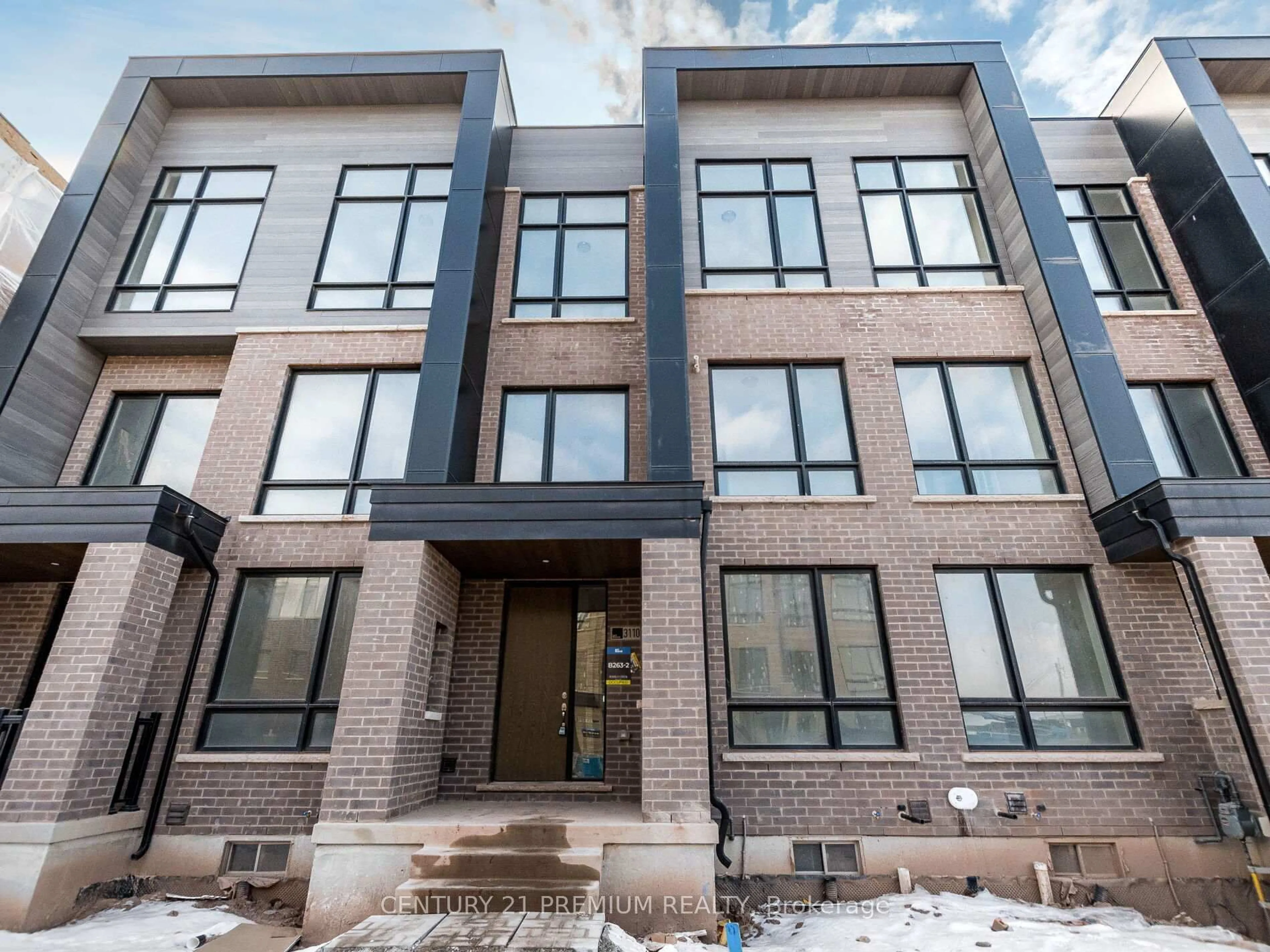 Home with brick exterior material, building for 3110 Meadowridge Dr, Oakville Ontario L6H 7G1
