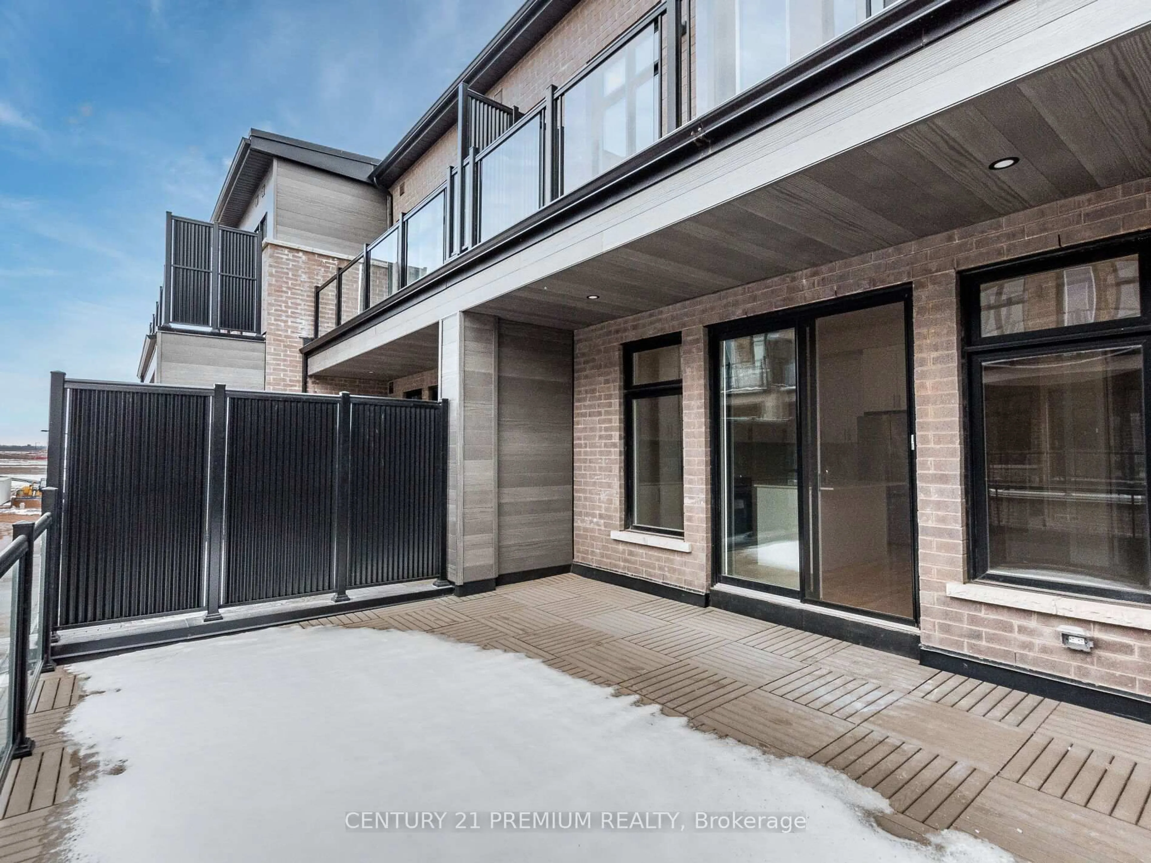 A pic from outside/outdoor area/front of a property/back of a property/a pic from drone, street for 3110 Meadowridge Dr, Oakville Ontario L6H 7G1