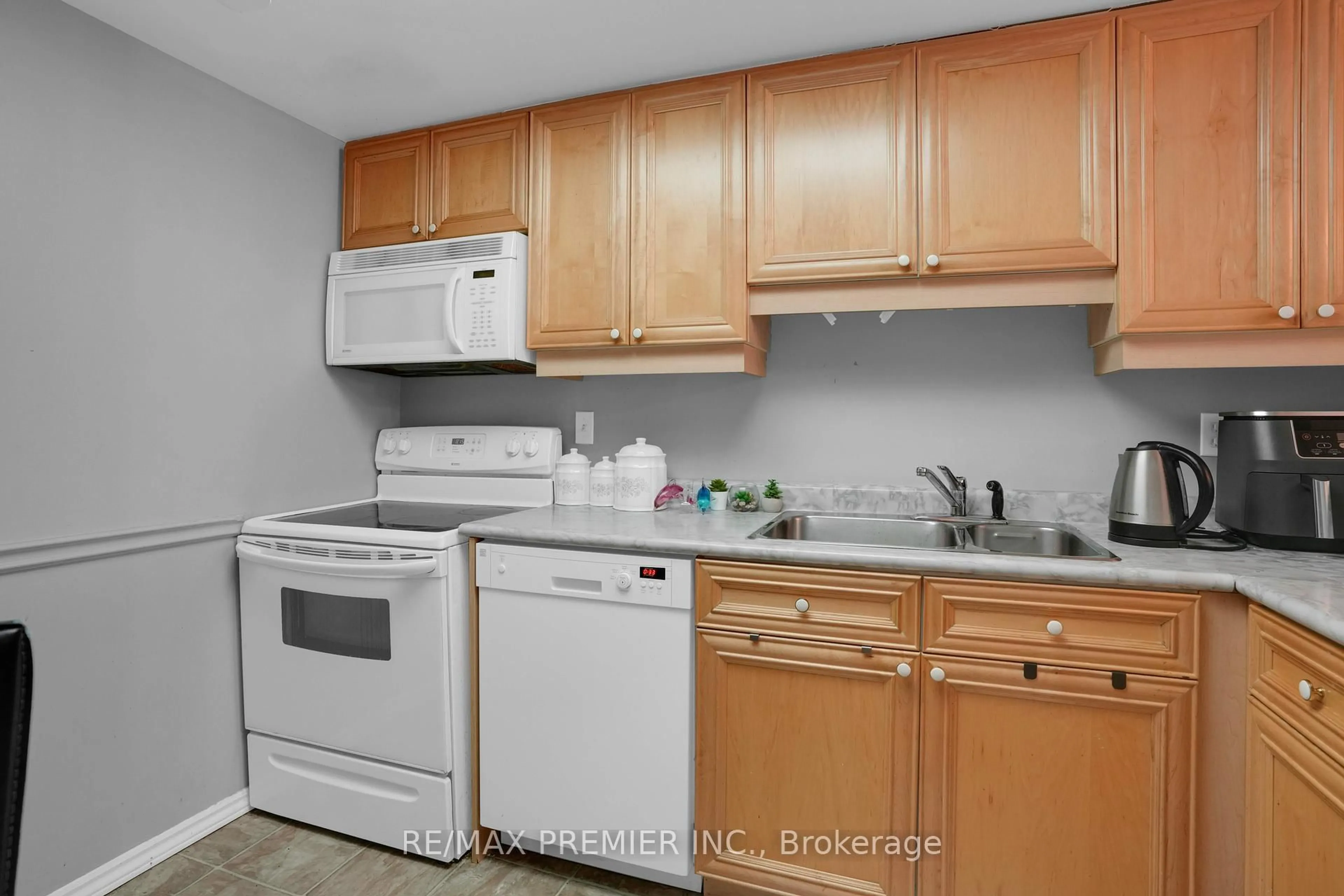 Standard kitchen, unknown for 8 Lisa St #505, Brampton Ontario L6T 4S6