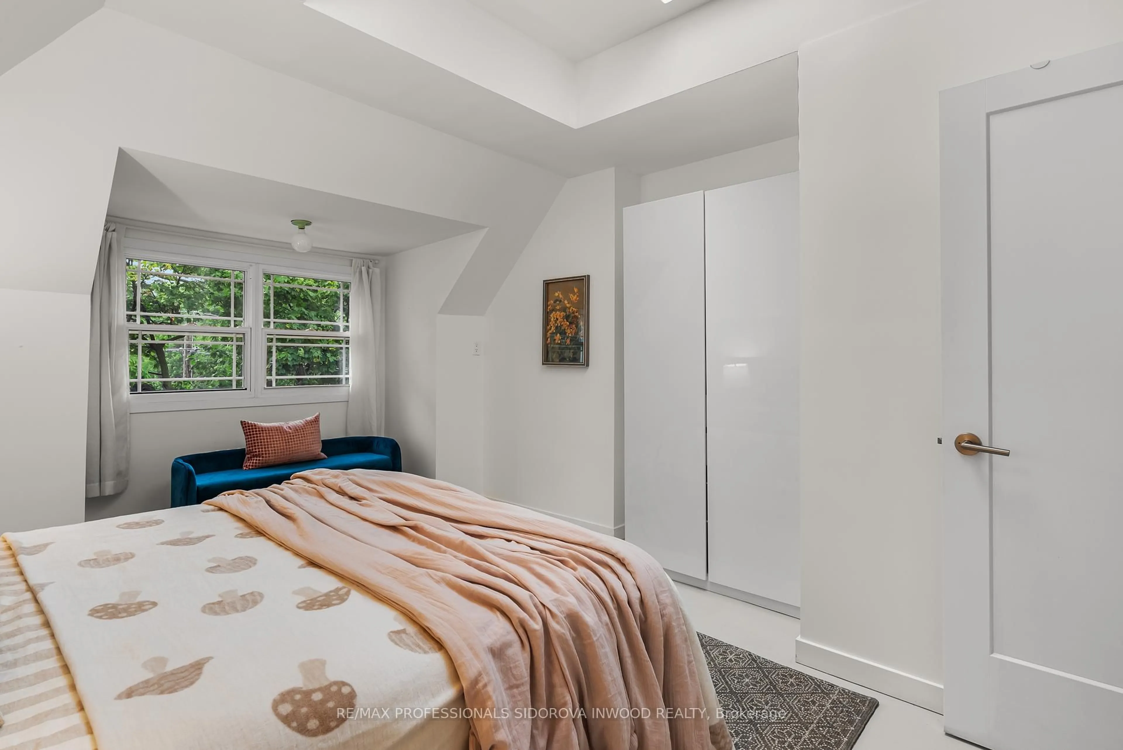 Bedroom with bed, unknown for 215 Glenlake Ave, Toronto Ontario M6P 1E9