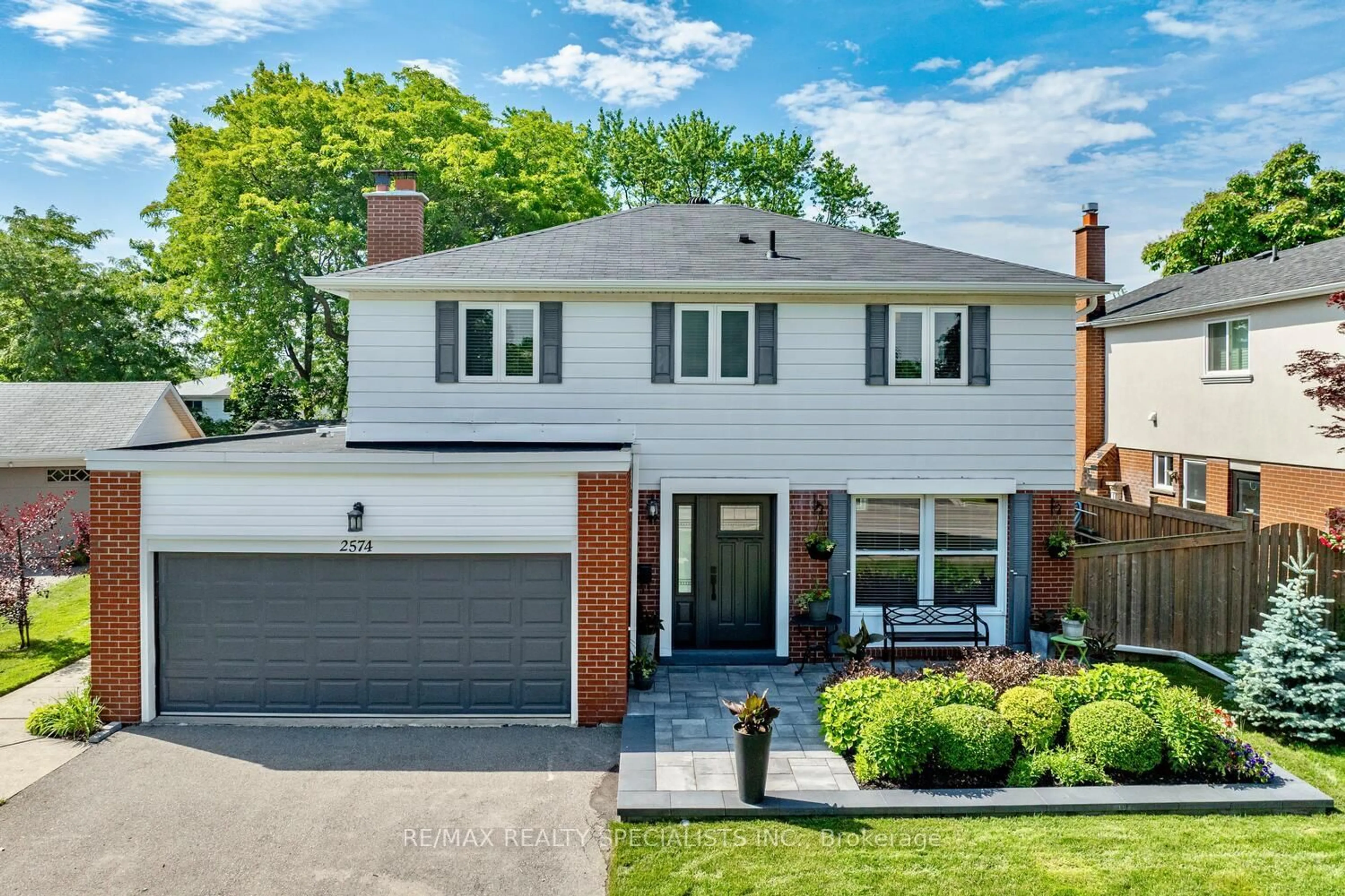 Home with brick exterior material, street for 2574 Homelands Dr, Mississauga Ontario L5K 1H6