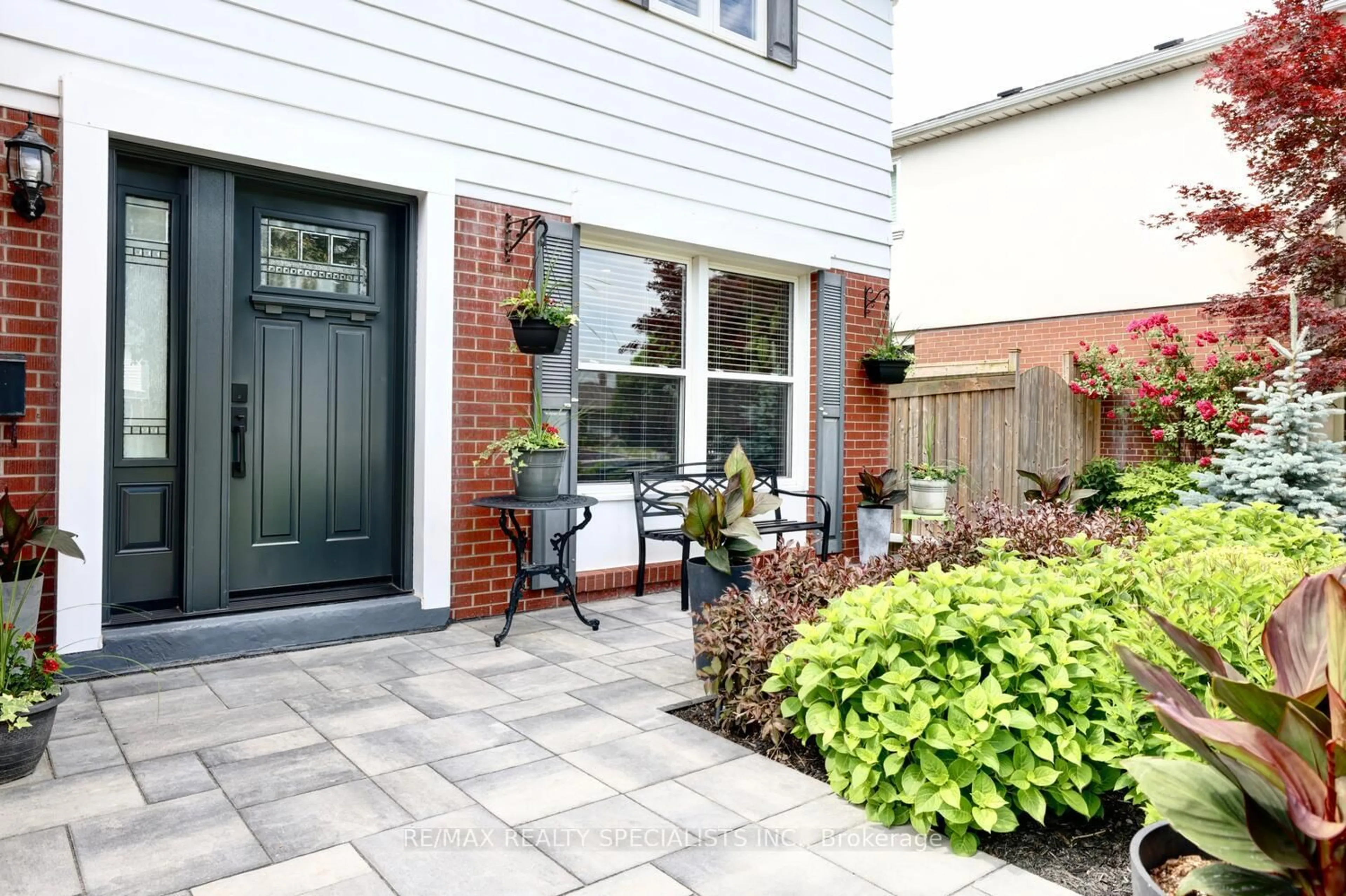 Home with brick exterior material, street for 2574 Homelands Dr, Mississauga Ontario L5K 1H6