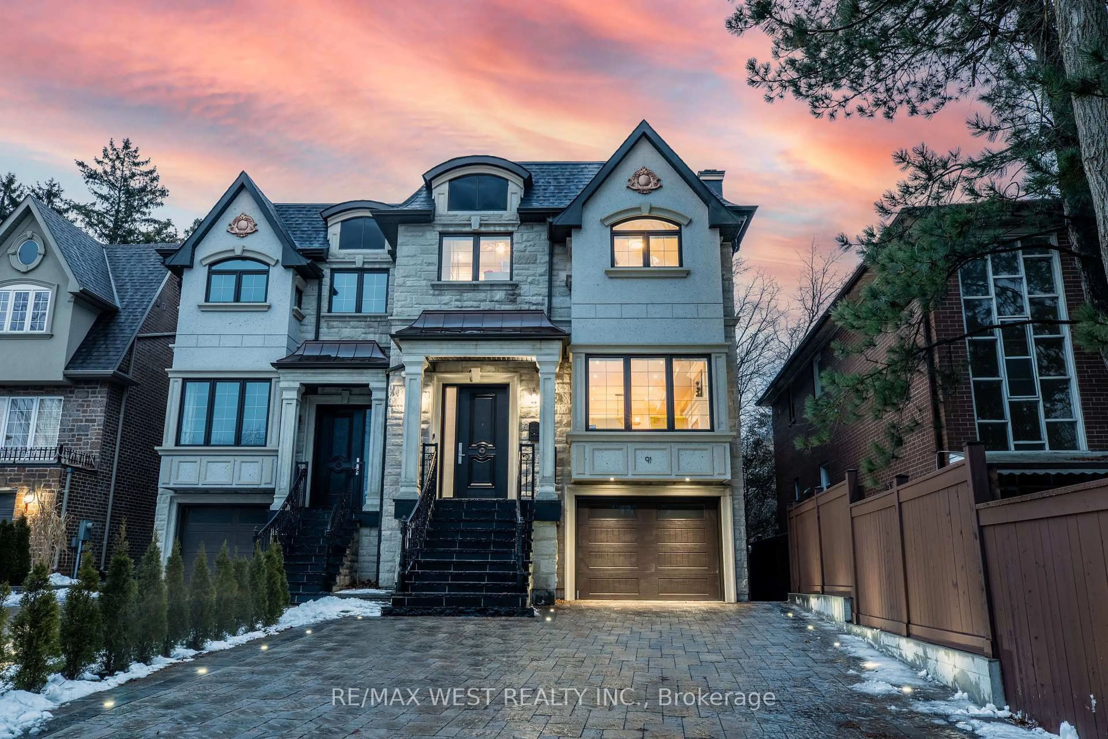 Home with brick exterior material, street for 91B Park St, Mississauga Ontario L5H 1L2