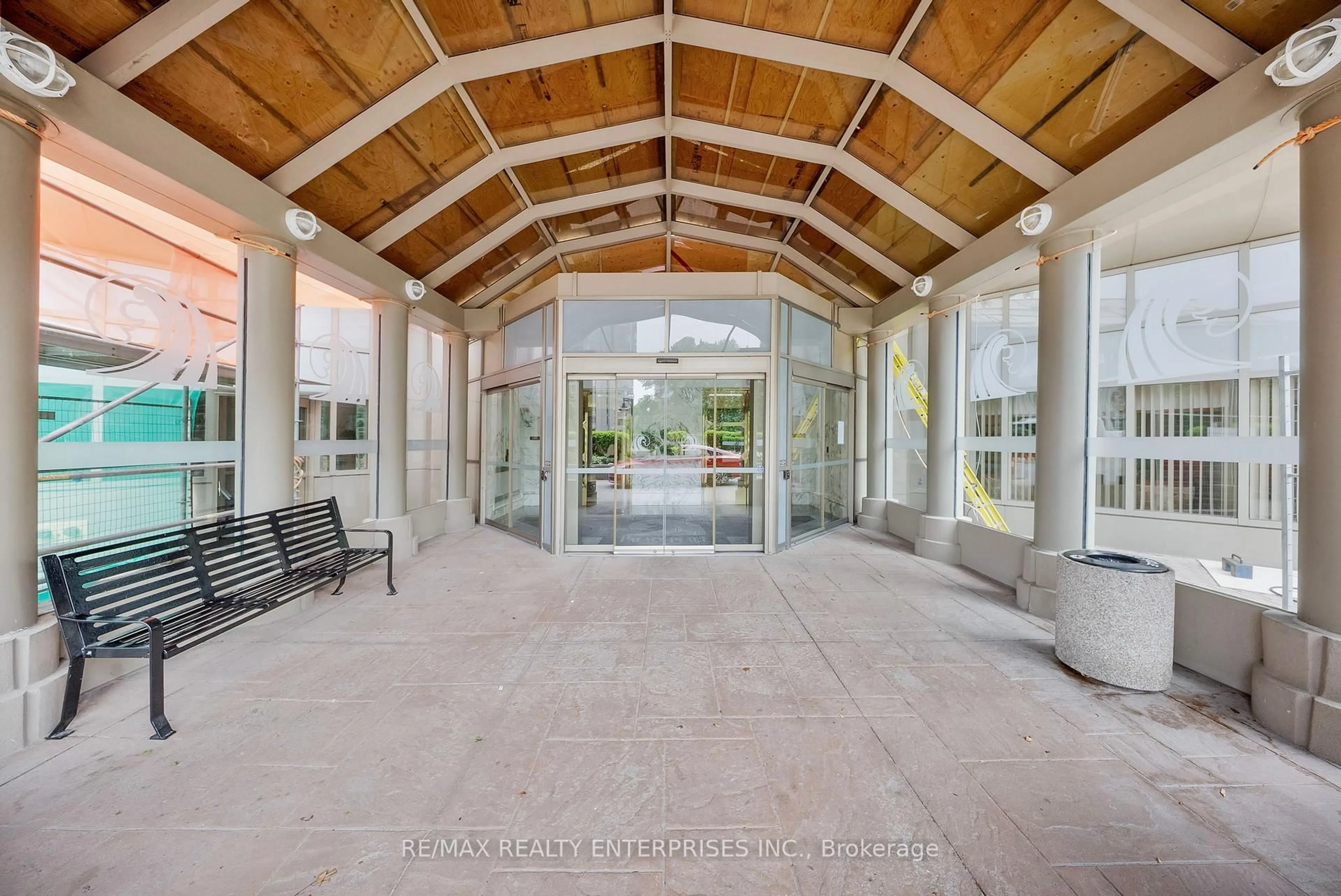 Indoor foyer for 1 Palace Pier Crt #1208, Toronto Ontario M8V 3W9