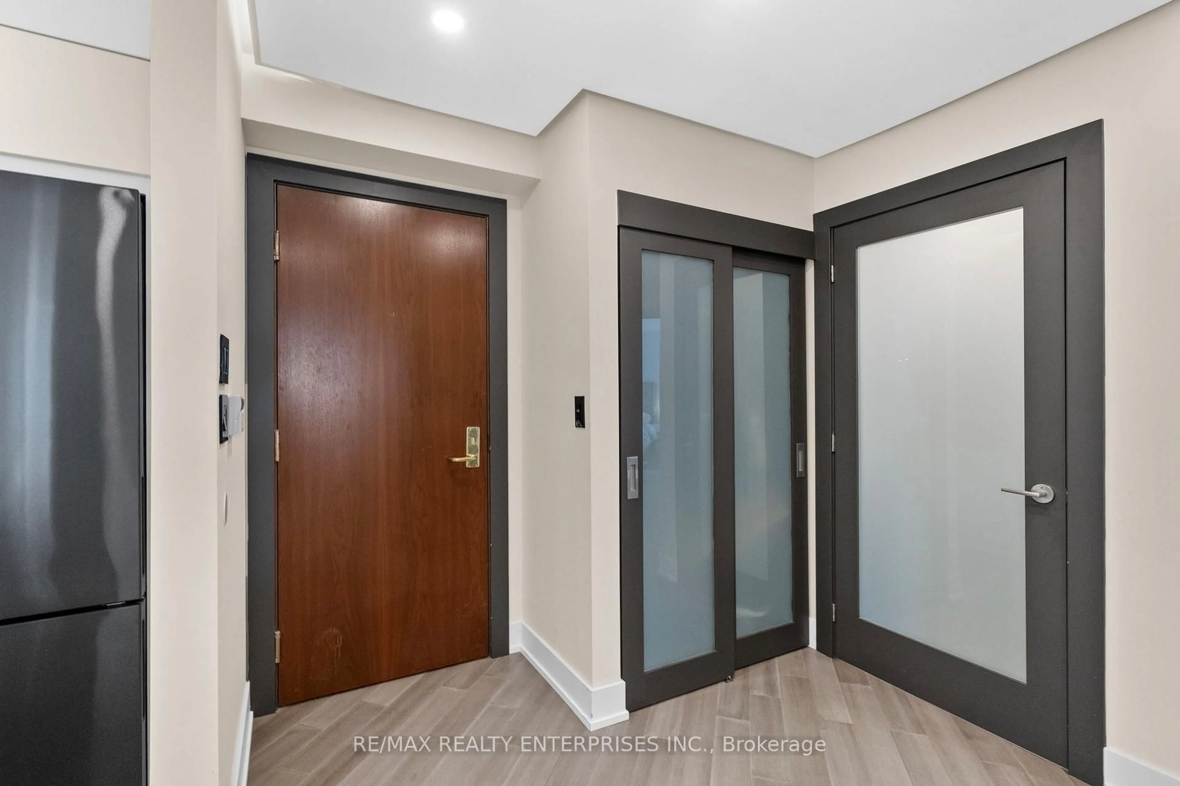 Indoor entryway for 1 Palace Pier Crt #1208, Toronto Ontario M8V 3W9
