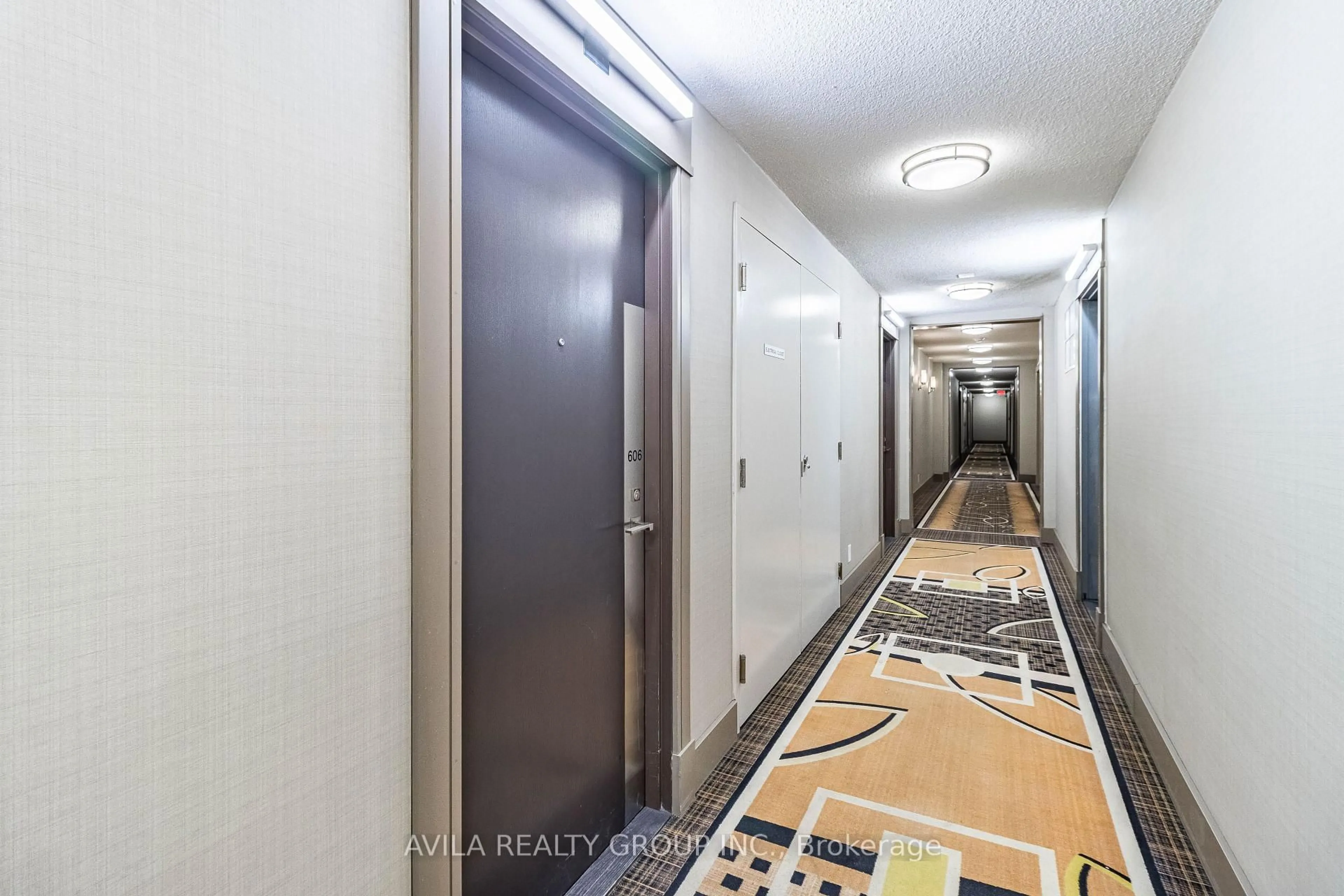 Indoor foyer for 1 De Boers Dr #606, Toronto Ontario M3J 0G6