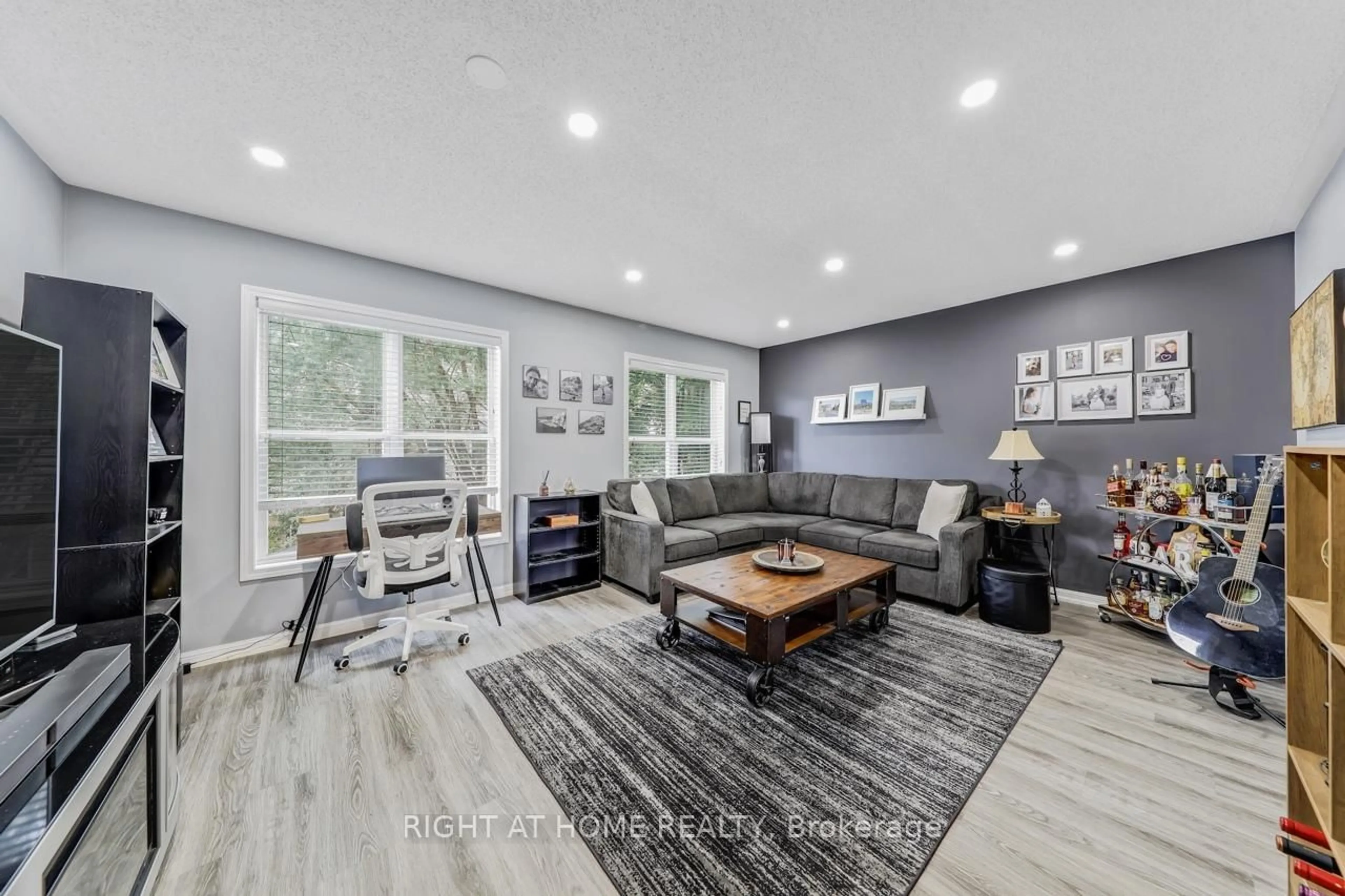 Living room with furniture, unknown for 23 Seed House Lane, Halton Hills Ontario L7G 6K3