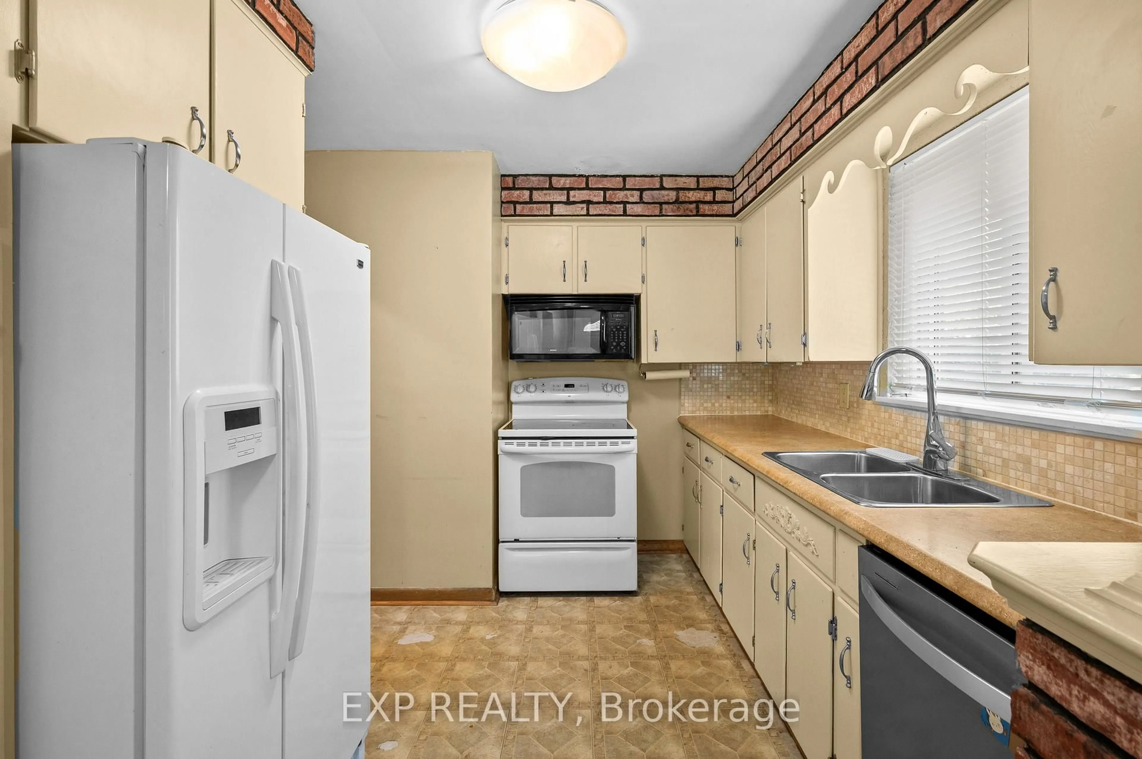 Standard kitchen, unknown for 2376 Grenallen Dr, Burlington Ontario L7P 1V9