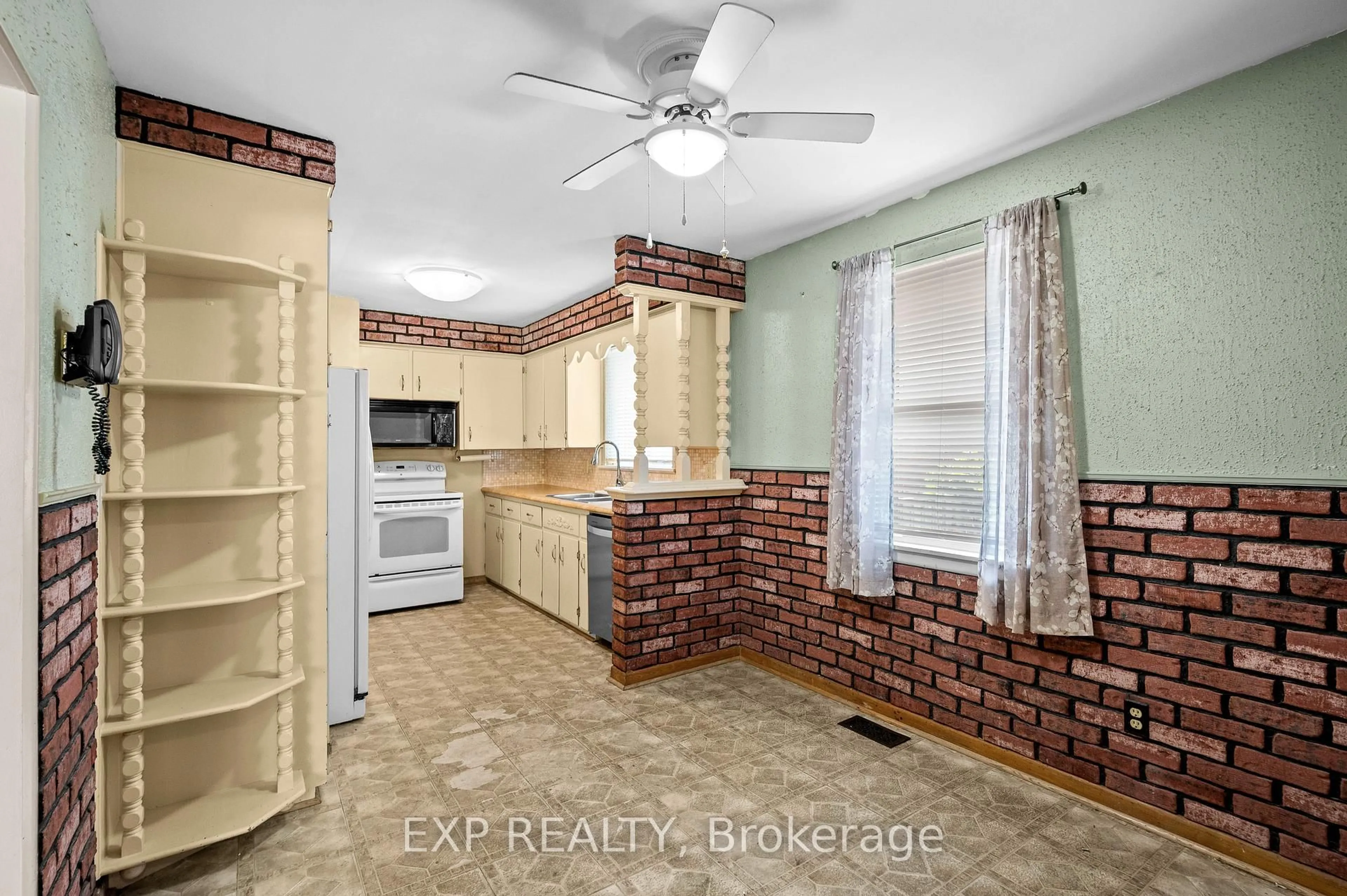 Standard kitchen, ceramic/tile floor for 2376 Grenallen Dr, Burlington Ontario L7P 1V9