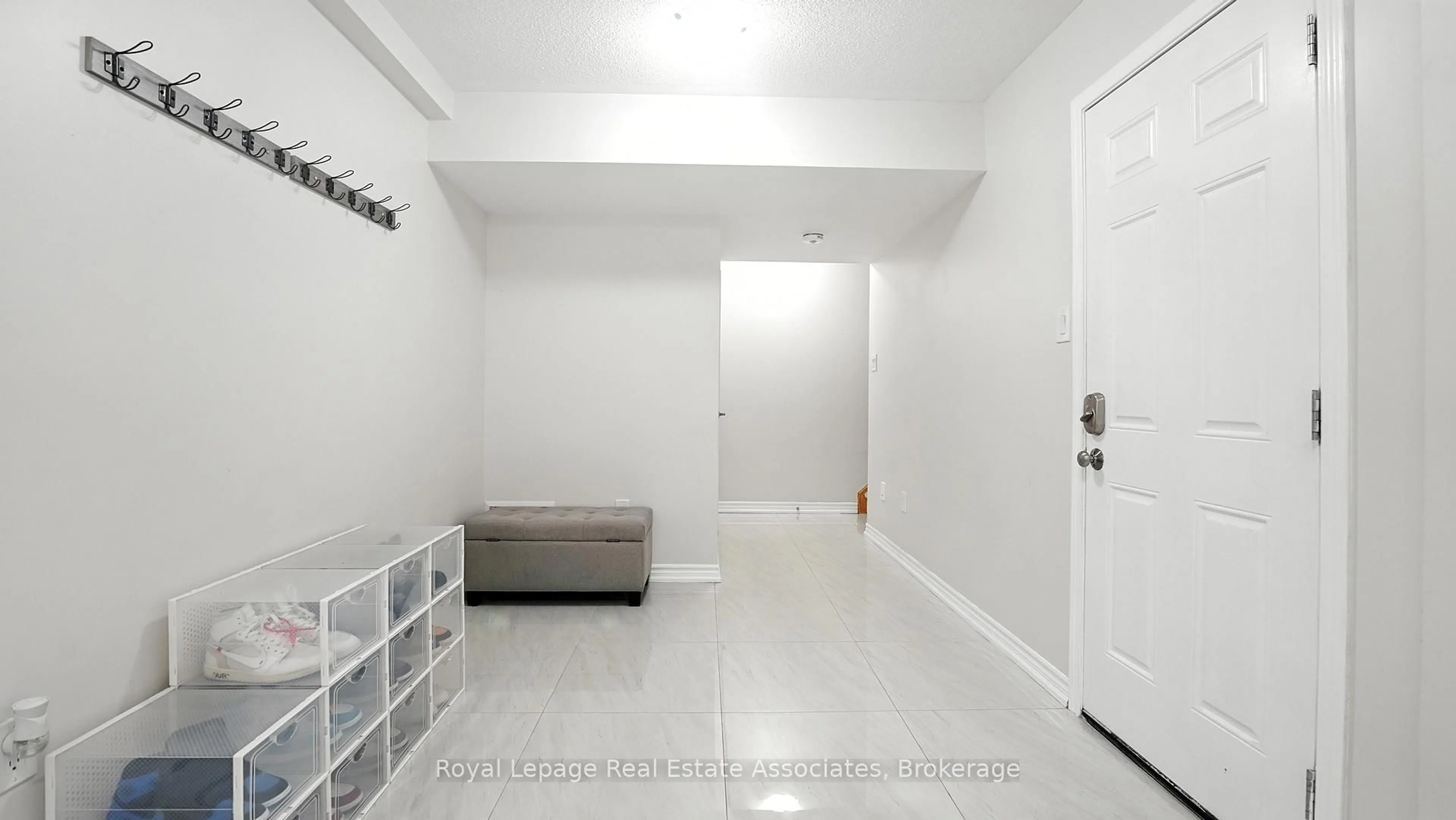 Indoor entryway for 264 Casson Pt, Milton Ontario L9E 0A1