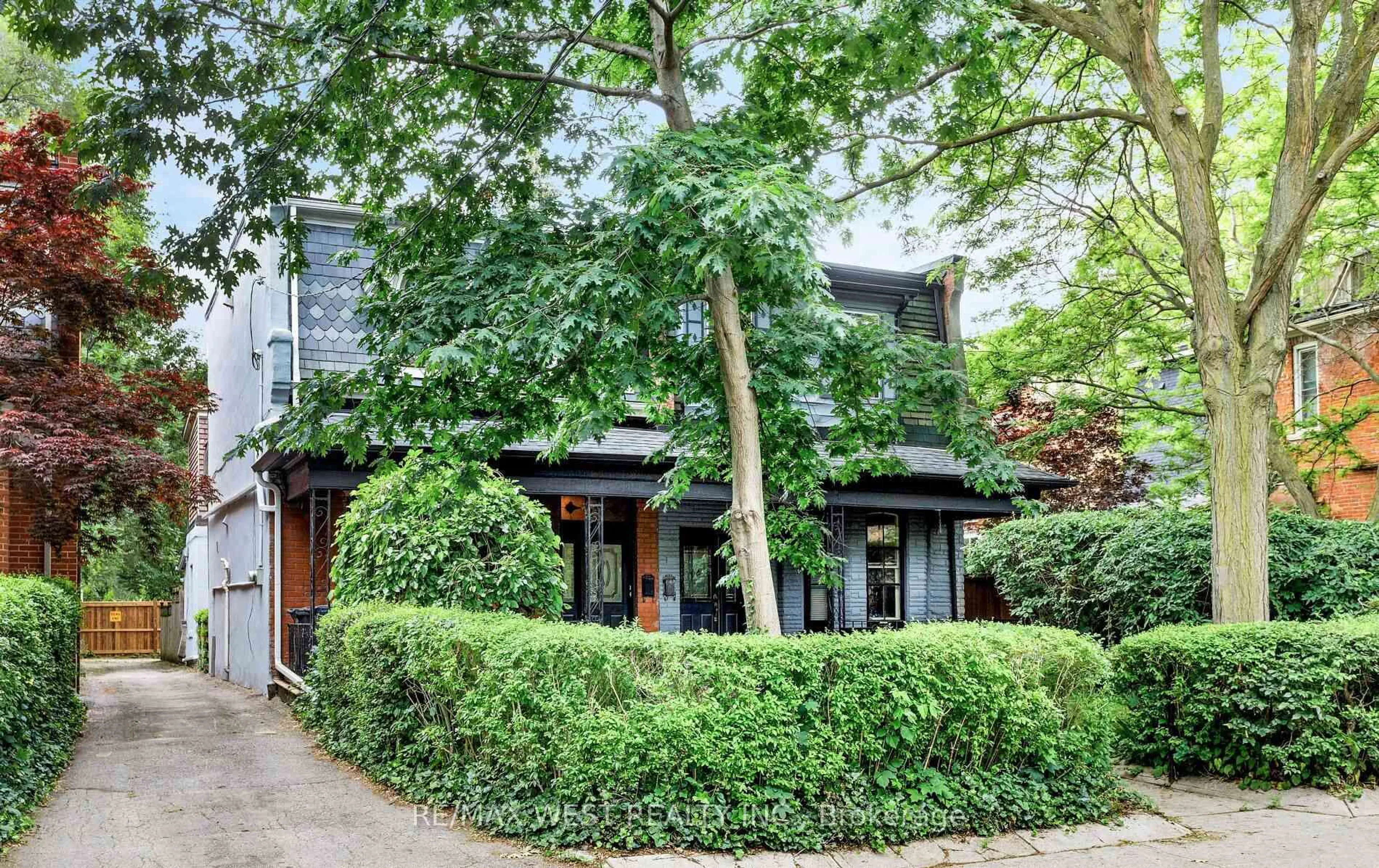 Home with brick exterior material, street for 39 Melbourne Ave, Toronto Ontario M6K 1K4