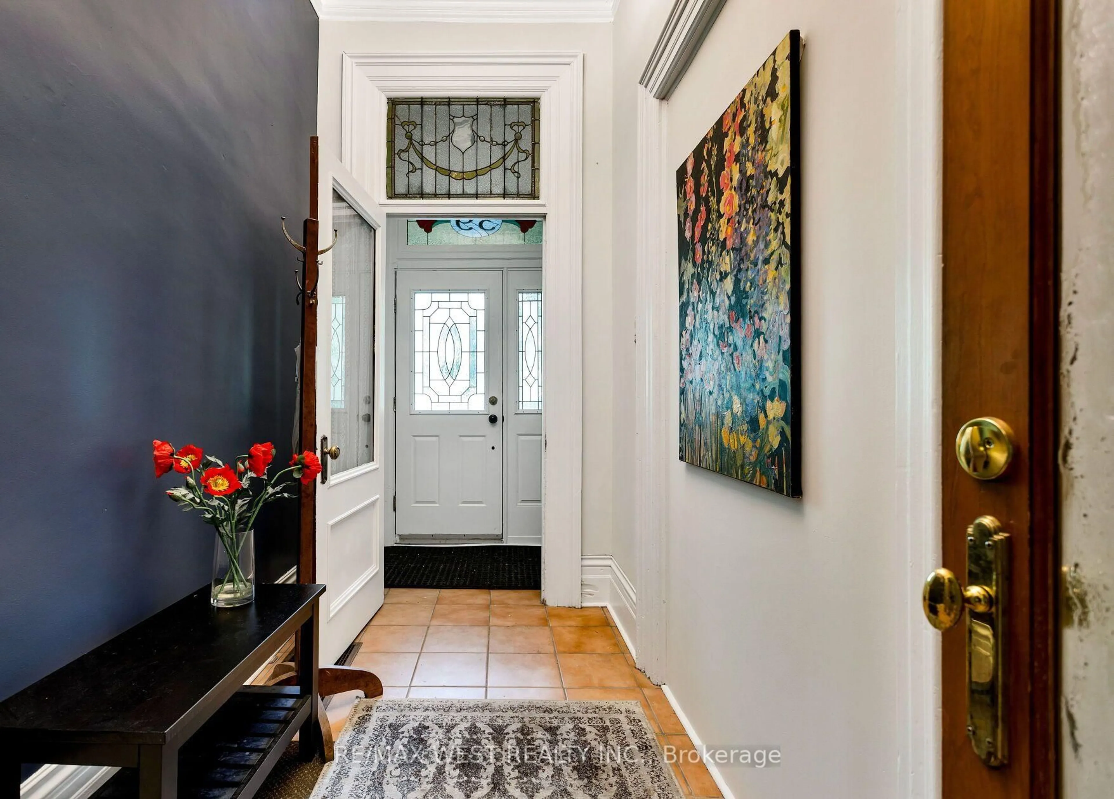 Indoor entryway for 39 Melbourne Ave, Toronto Ontario M6K 1K4