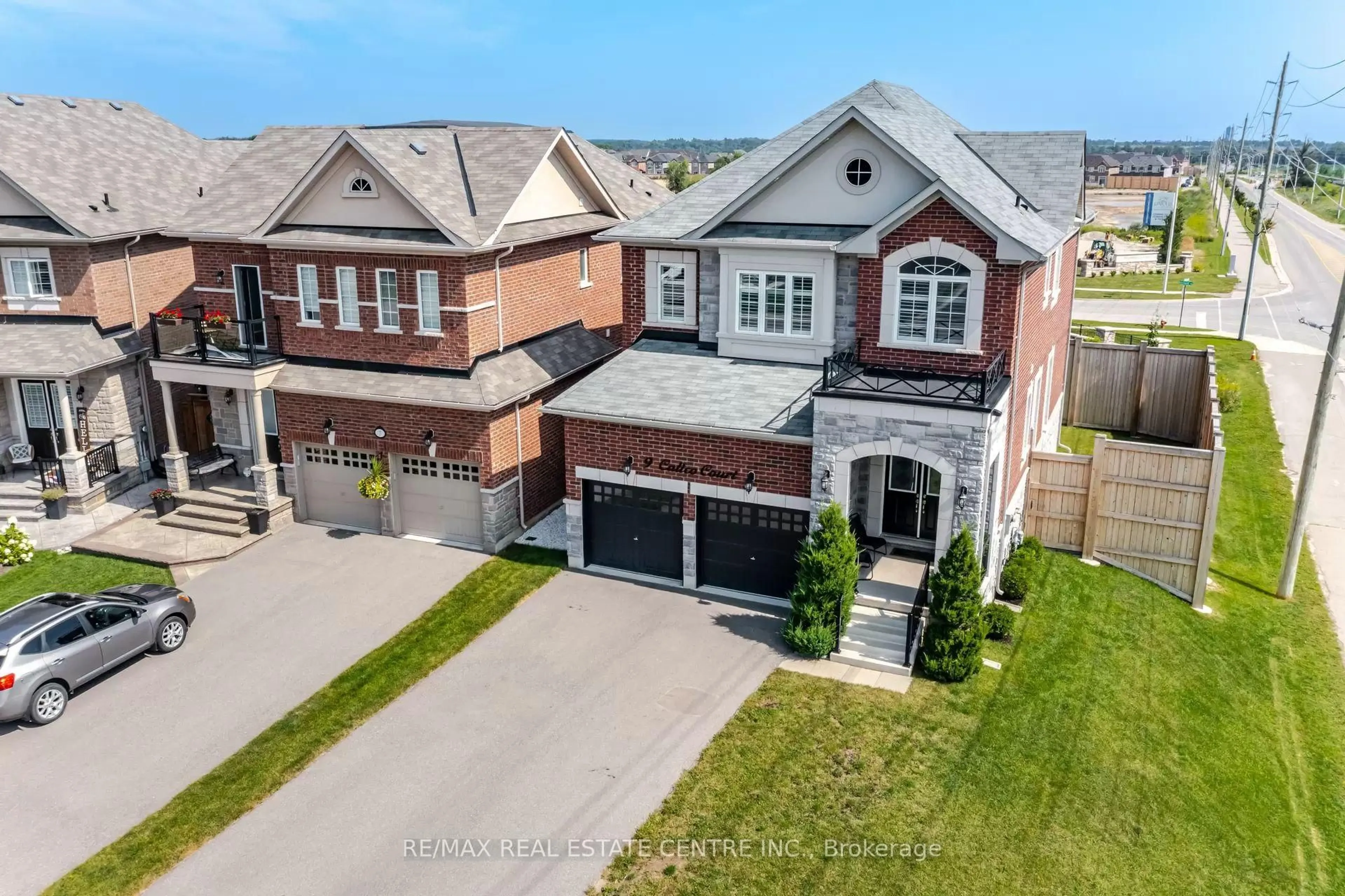 A pic from outside/outdoor area/front of a property/back of a property/a pic from drone, street for 9 Calico Crt, Halton Hills Ontario L7G 0M1