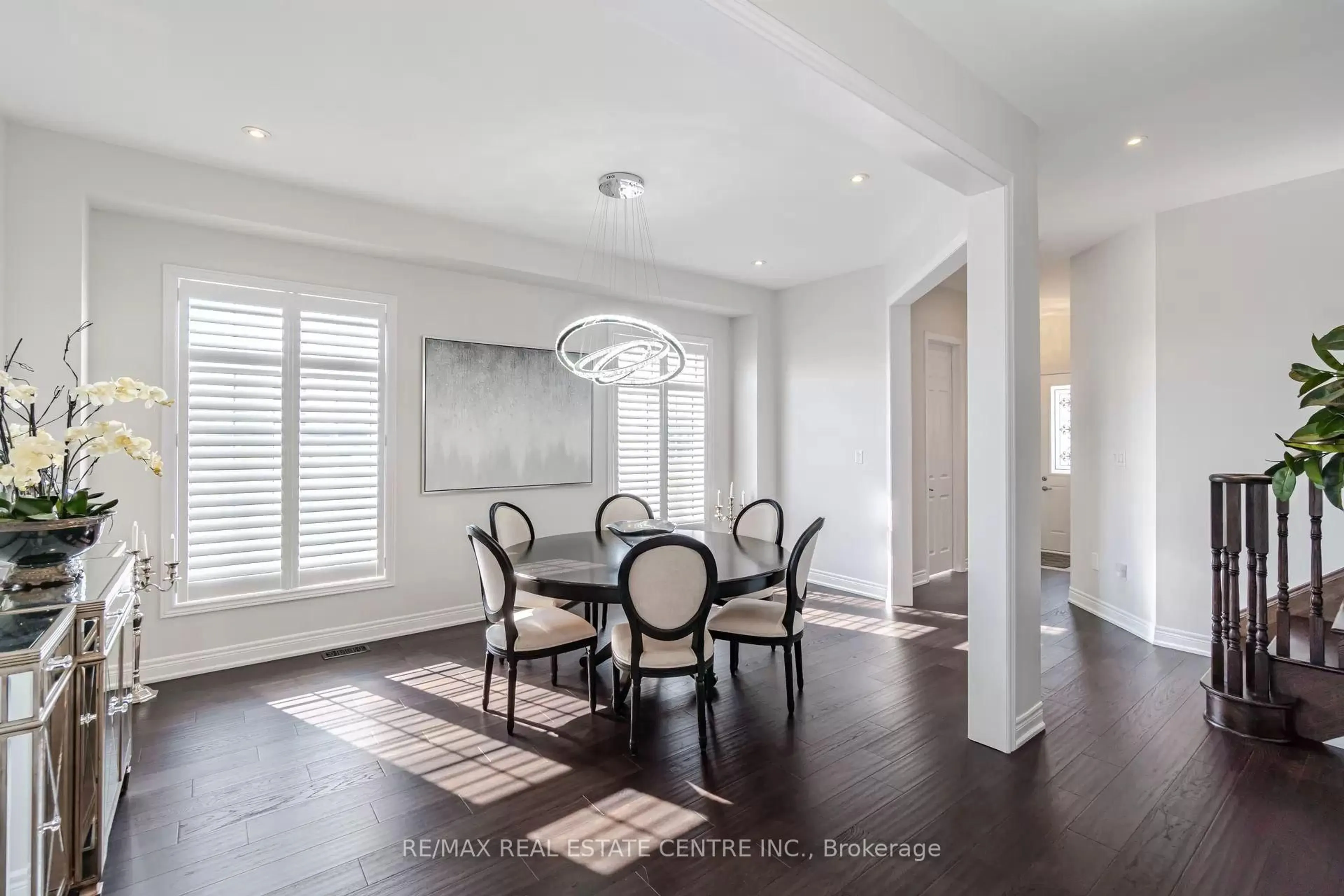 Dining room, wood/laminate floor for 9 Calico Crt, Halton Hills Ontario L7G 0M1