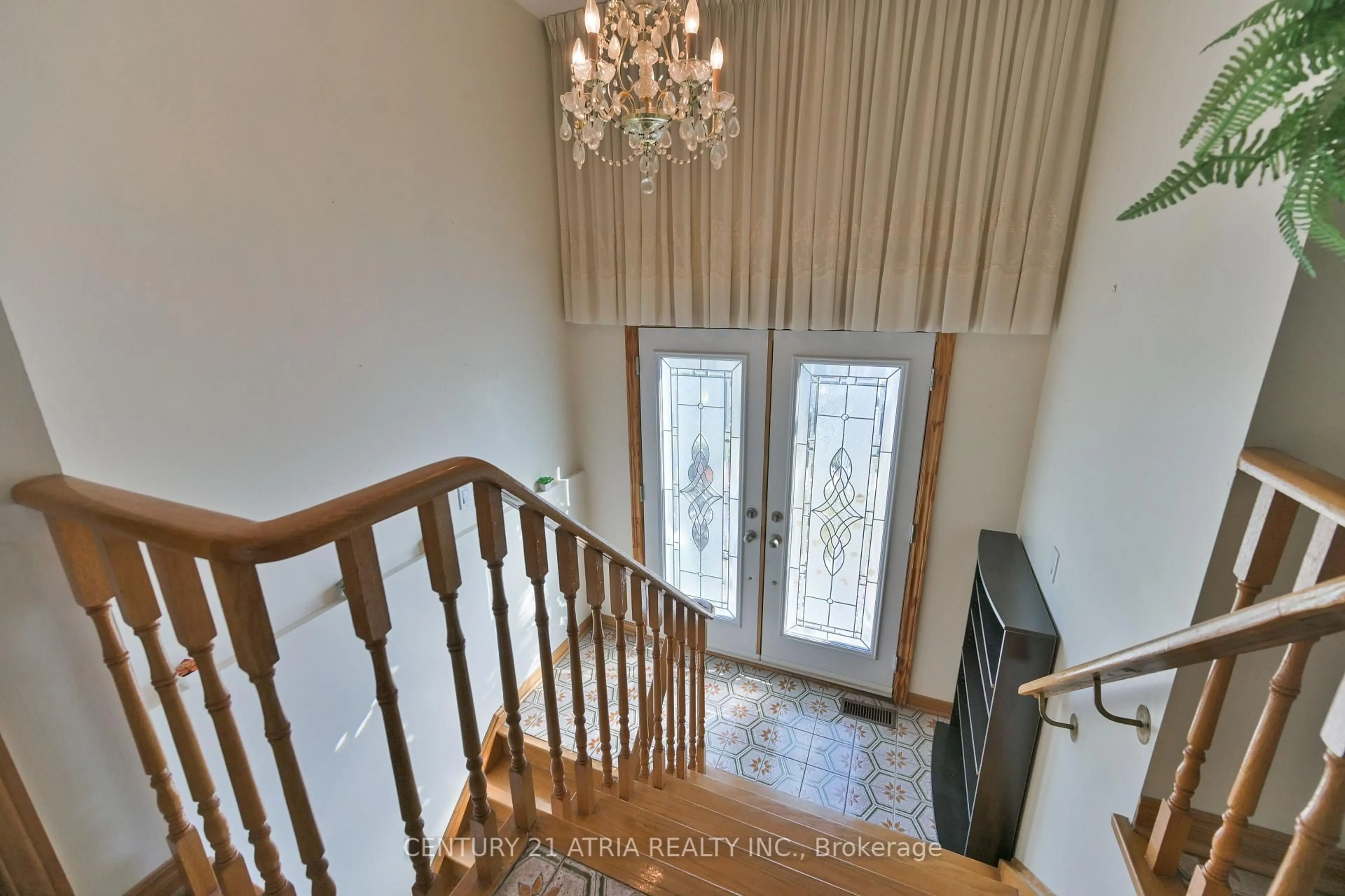 Indoor foyer for 46 John Lindsay Crt, Toronto Ontario M3L 2K1