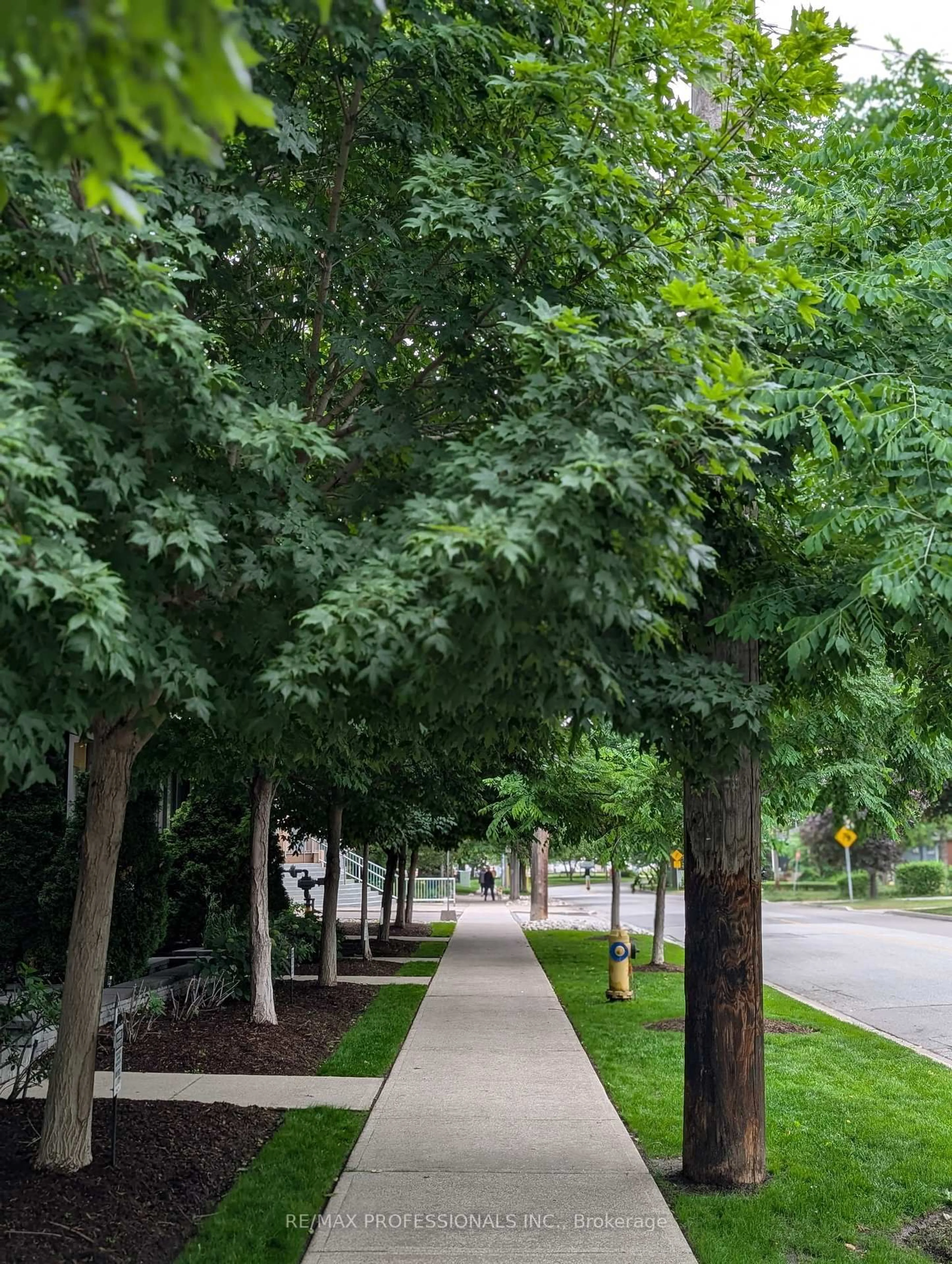 Patio, street for 8 Fieldway Rd #303, Toronto Ontario M8Z 0C3