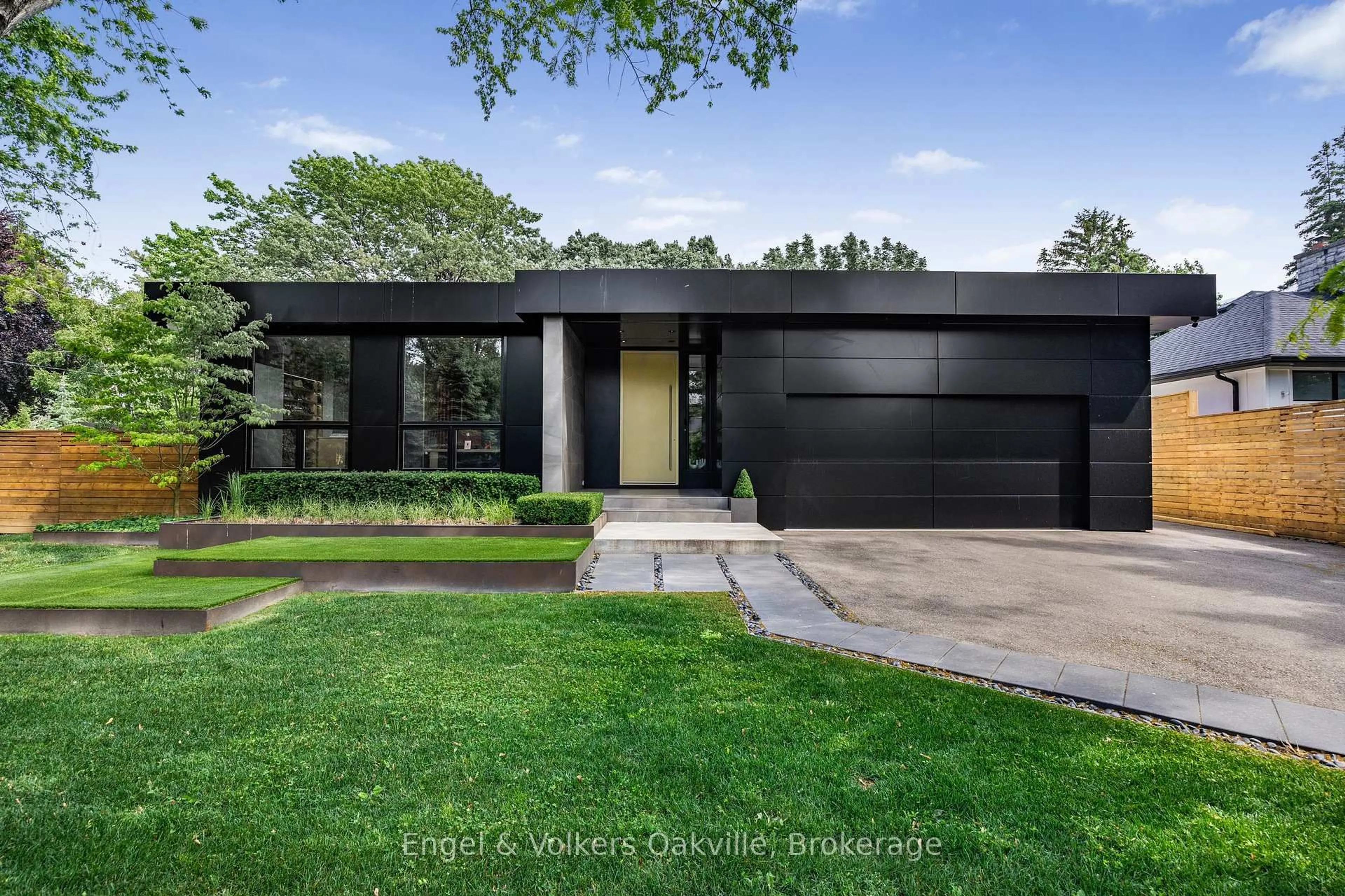 Home with brick exterior material, street for 1516 Duncan Rd, Oakville Ontario L6J 2R3