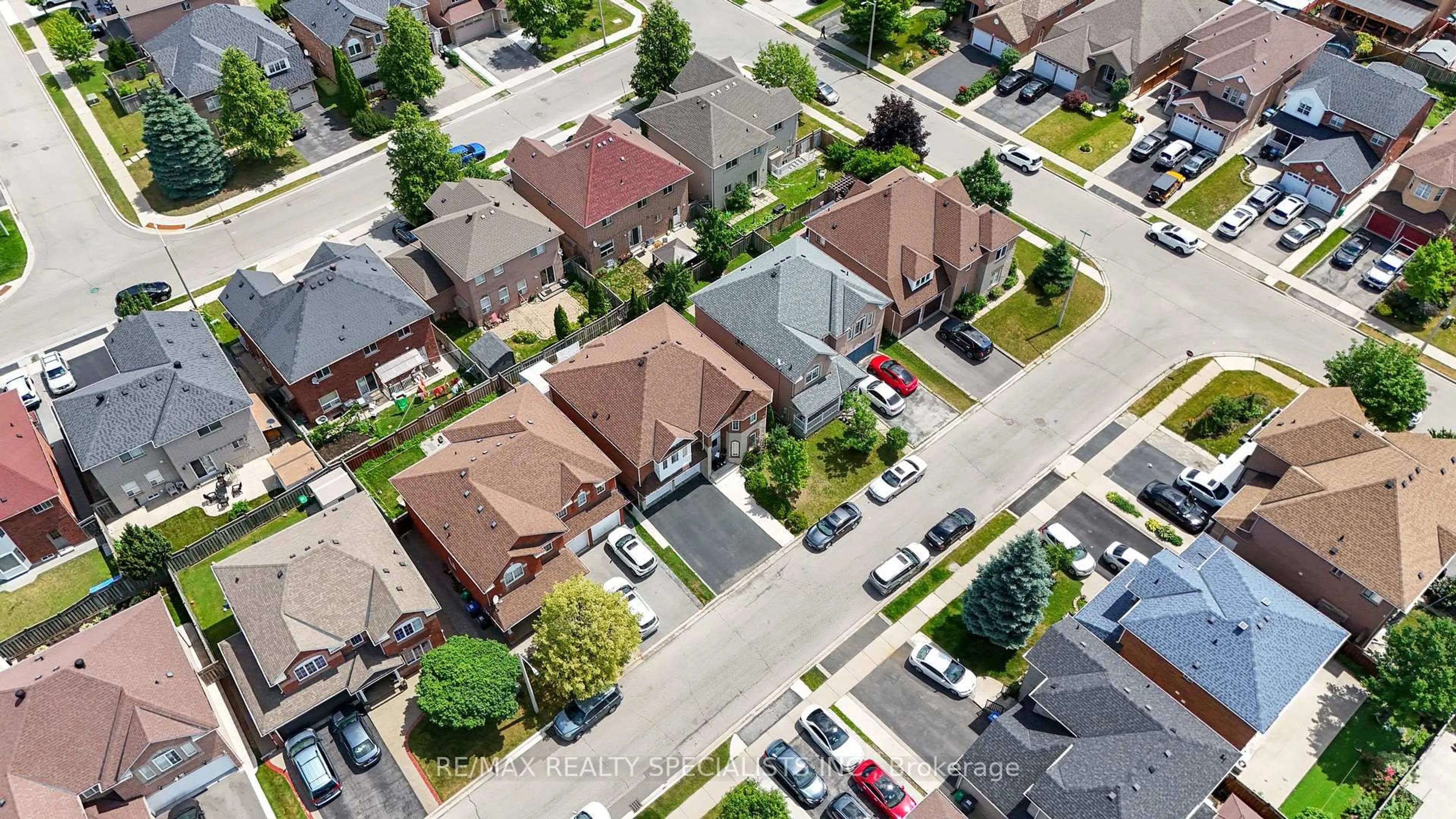 A pic from outside/outdoor area/front of a property/back of a property/a pic from drone, street for 5 Wildhorse Lane, Brampton Ontario L6R 2E5