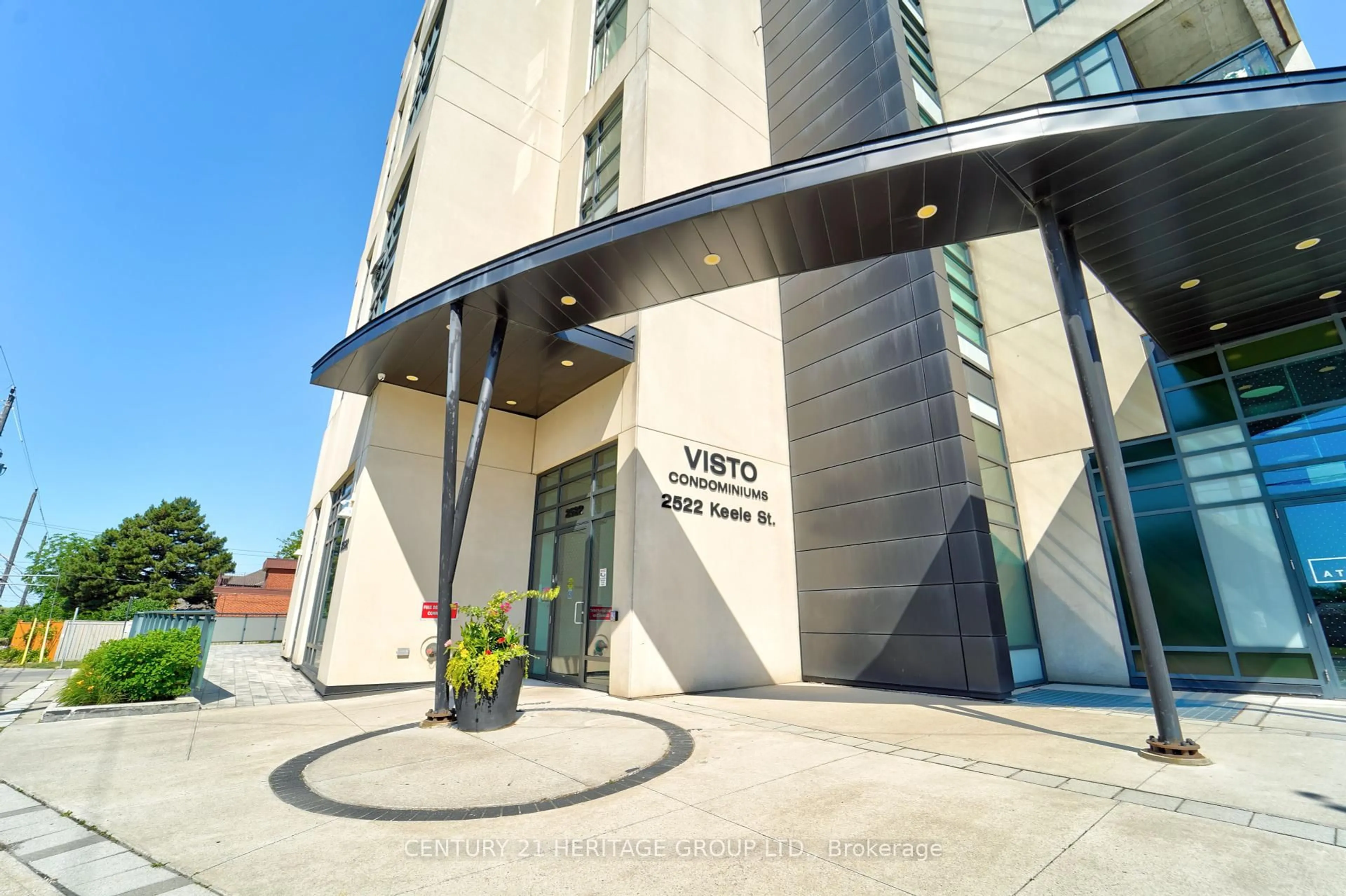 Indoor foyer for 2522 Keele St #314, Toronto Ontario M6L 0A2
