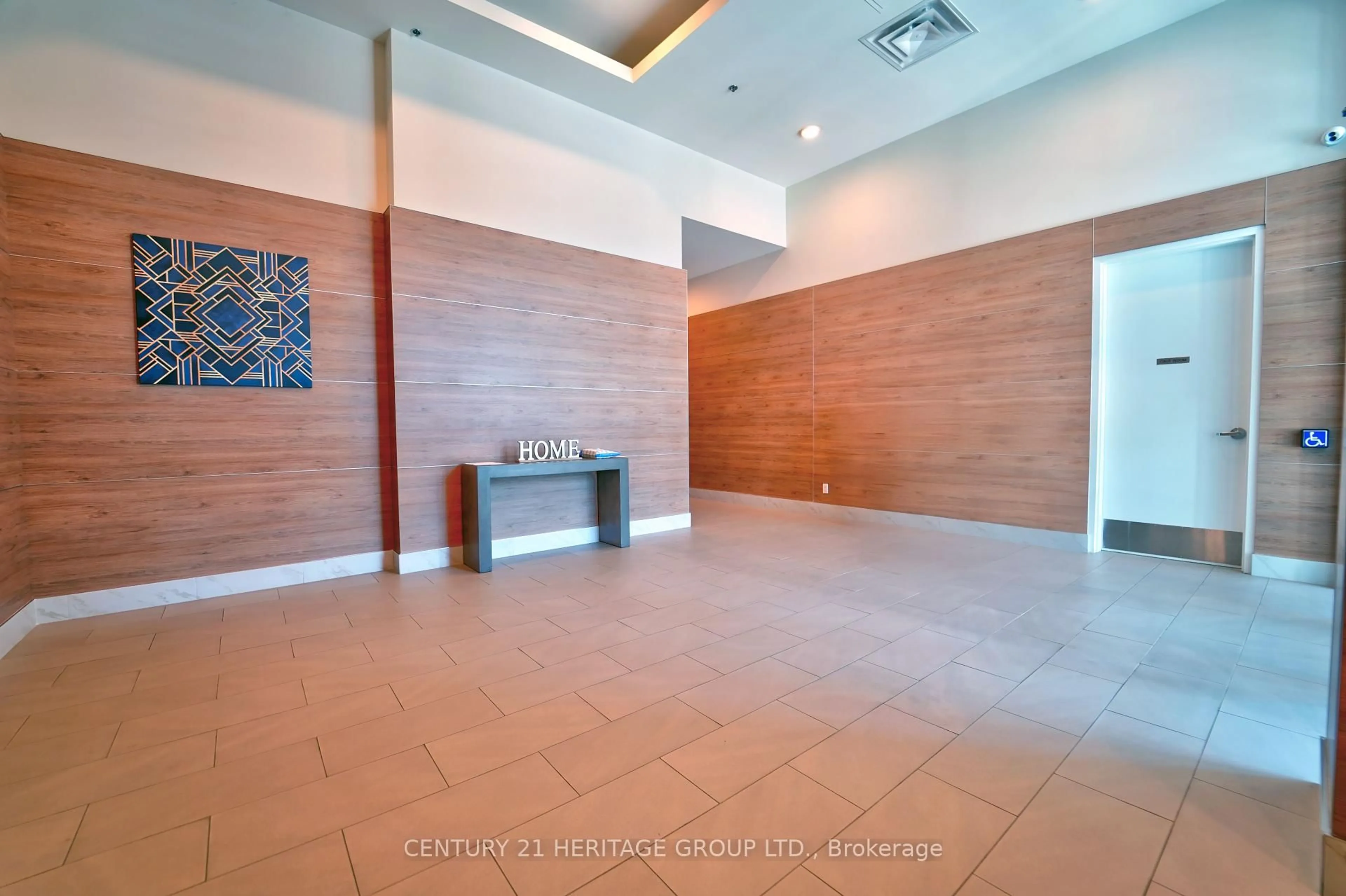 Indoor foyer for 2522 Keele St #314, Toronto Ontario M6L 0A2