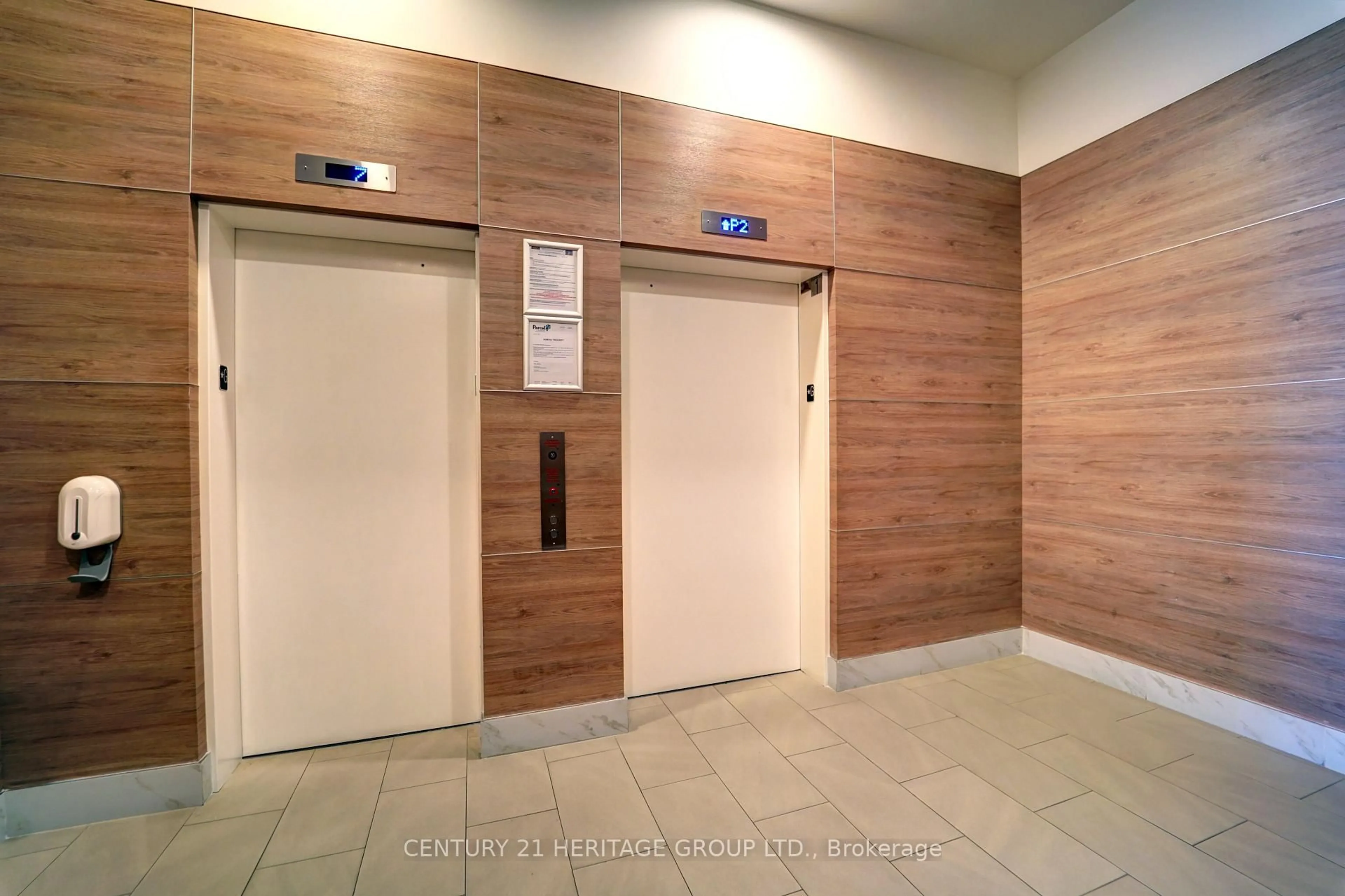 Indoor foyer for 2522 Keele St #314, Toronto Ontario M6L 0A2
