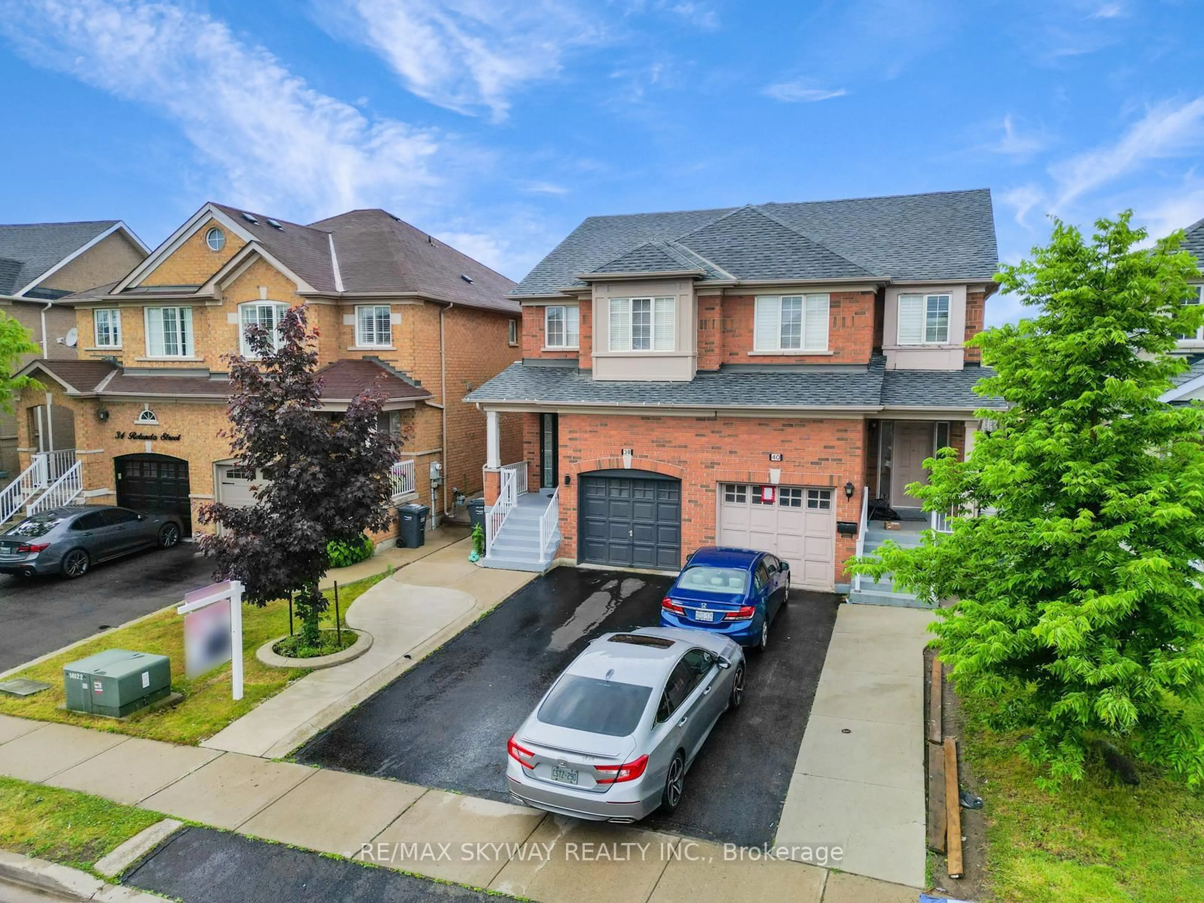 A pic from outside/outdoor area/front of a property/back of a property/a pic from drone, street for 38 Rotunda St, Brampton Ontario L6X 5E5
