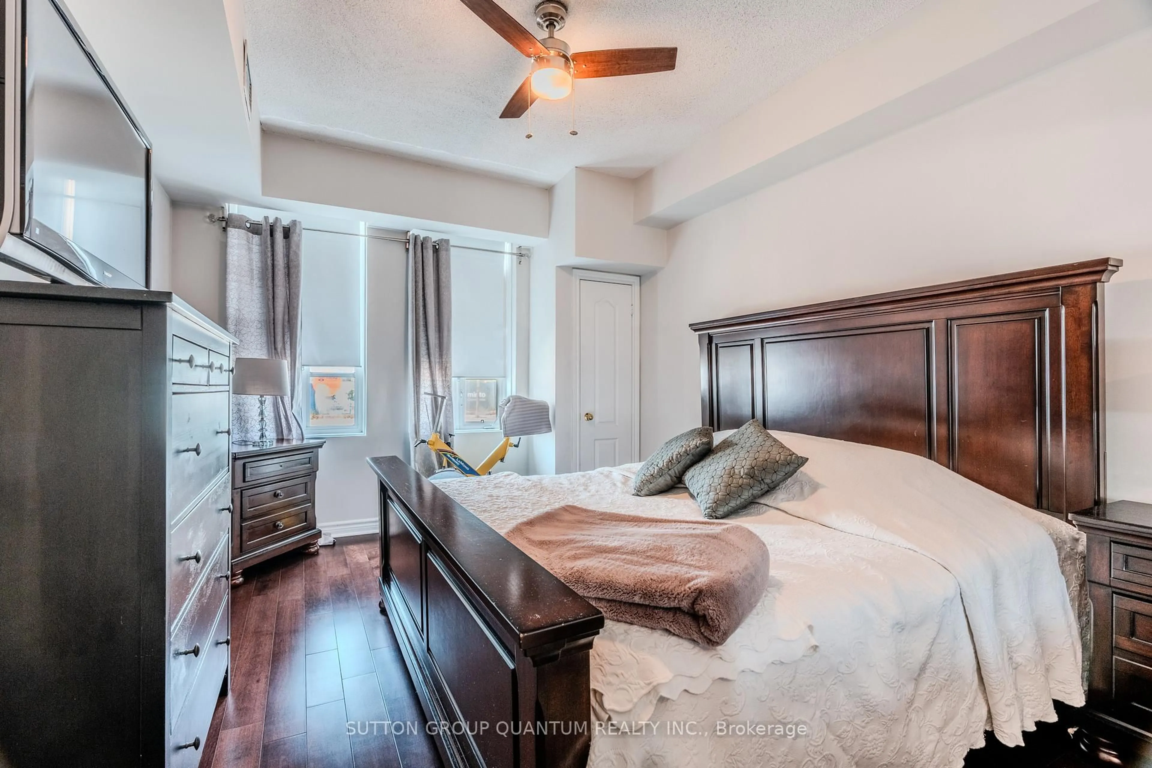 Bedroom with bed, wood/laminate floor for 3531 Lake Shore Blvd #105, Toronto Ontario M8W 1P4