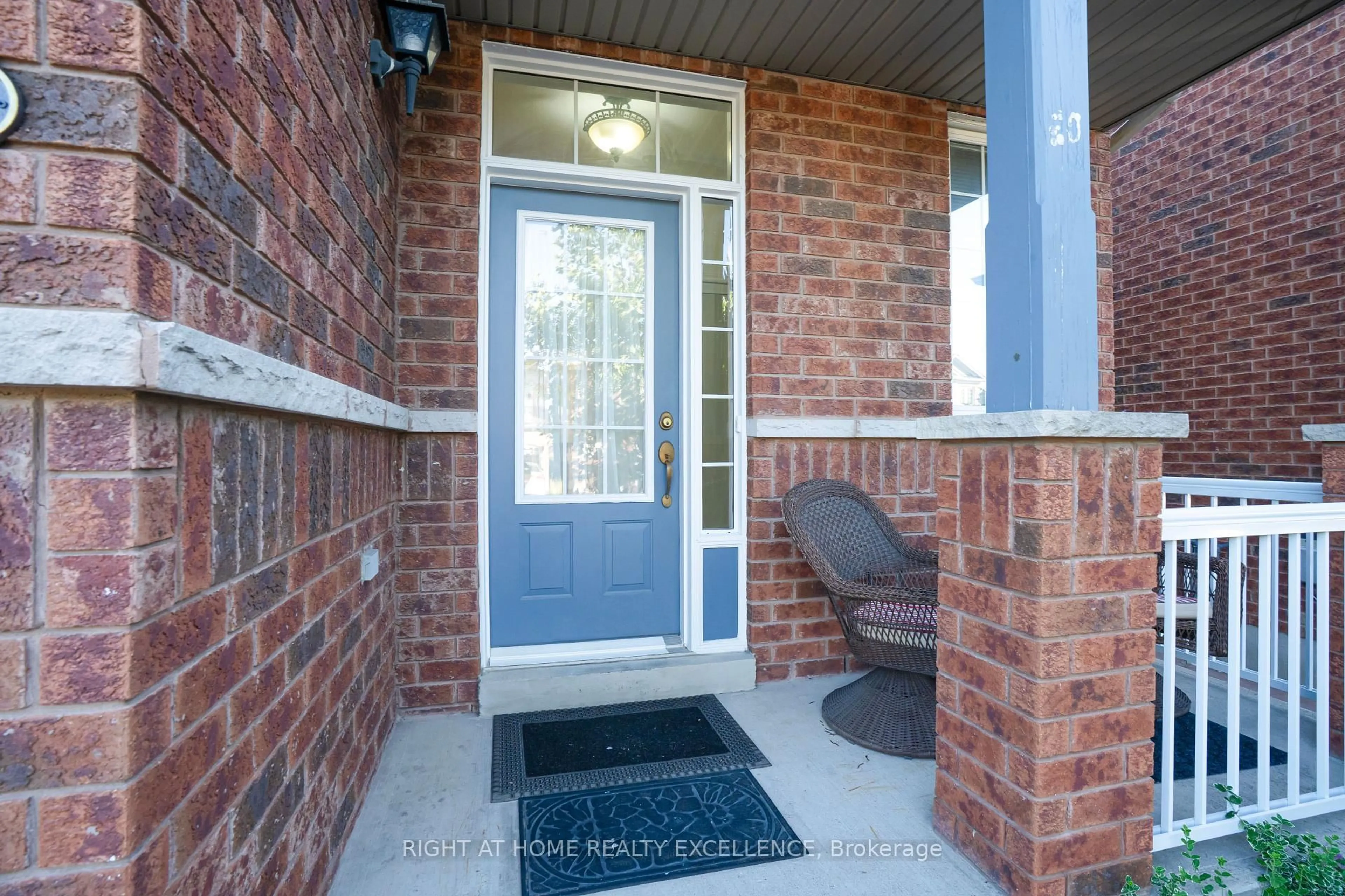 Indoor entryway for 32 Tobermory Cres, Brampton Ontario L6V 4T6