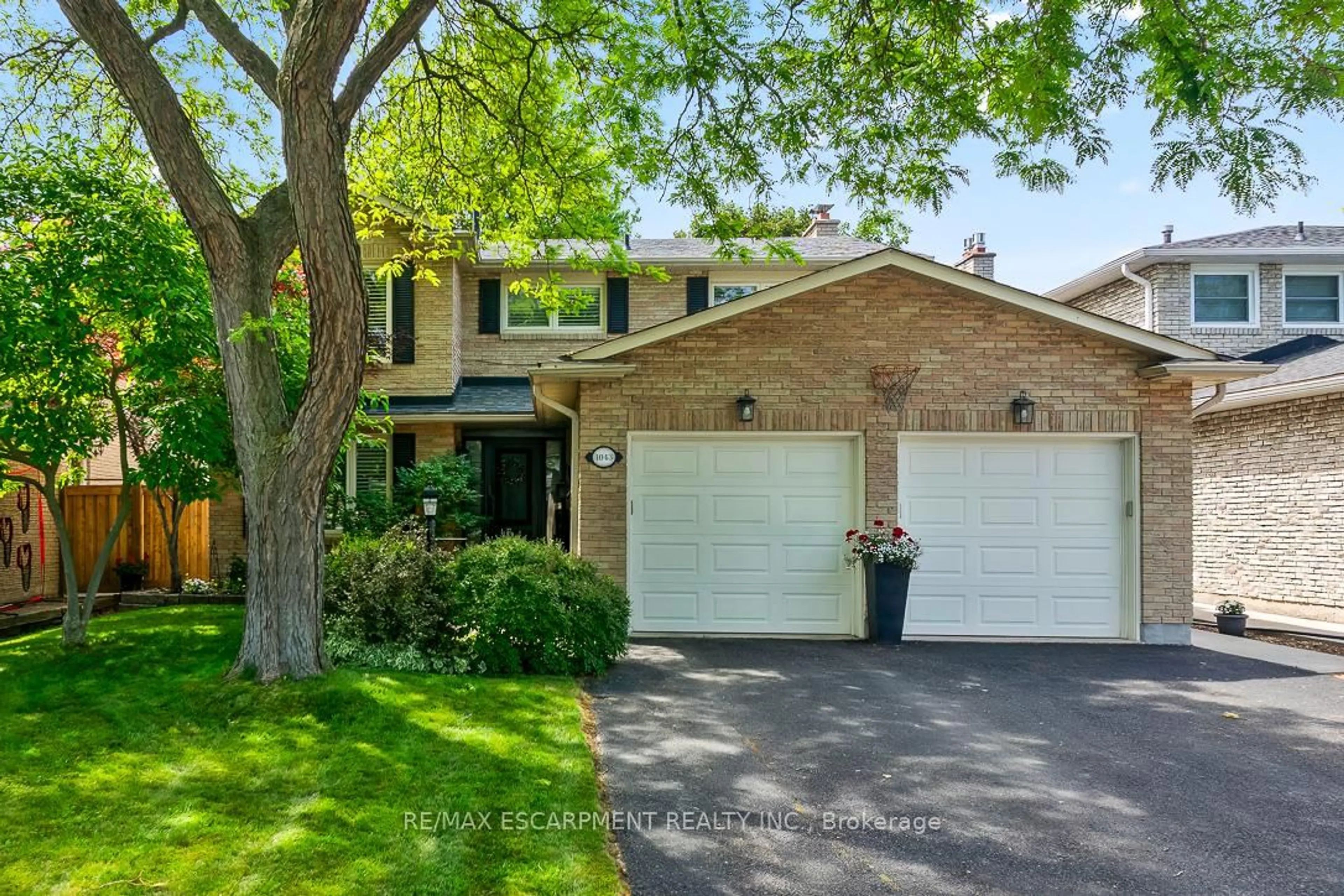 Home with brick exterior material, street for 1043 Vanier Dr, Mississauga Ontario L5H 3W8