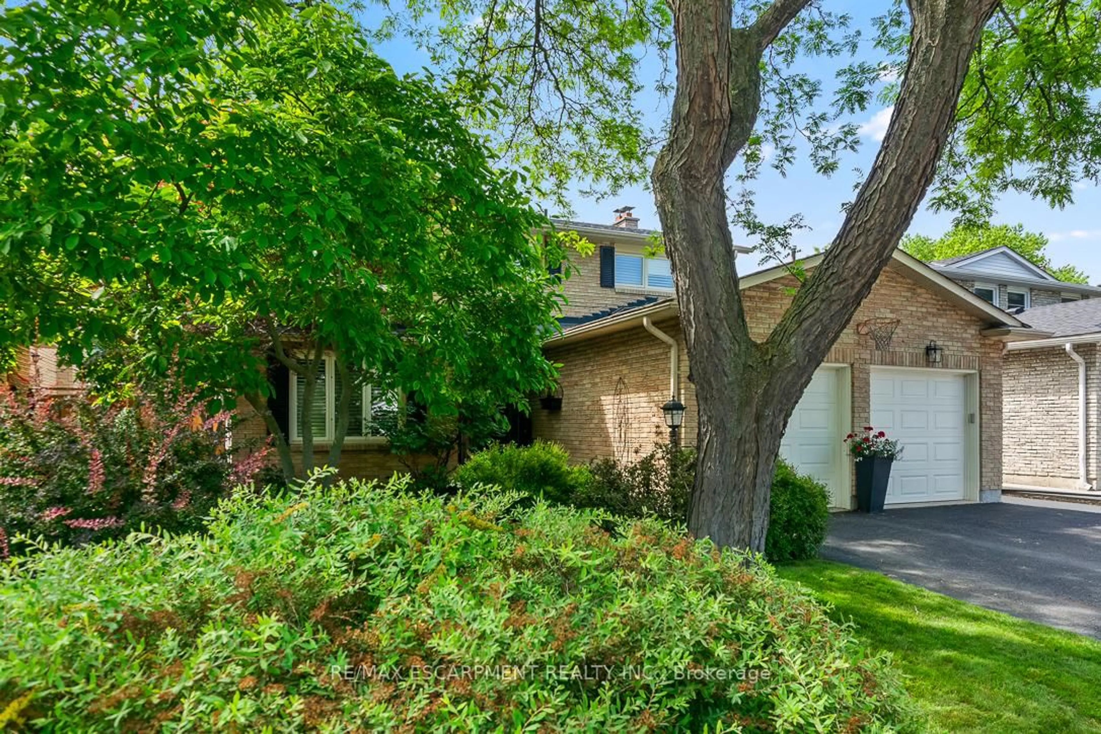 Unknown for 1043 Vanier Dr, Mississauga Ontario L5H 3W8