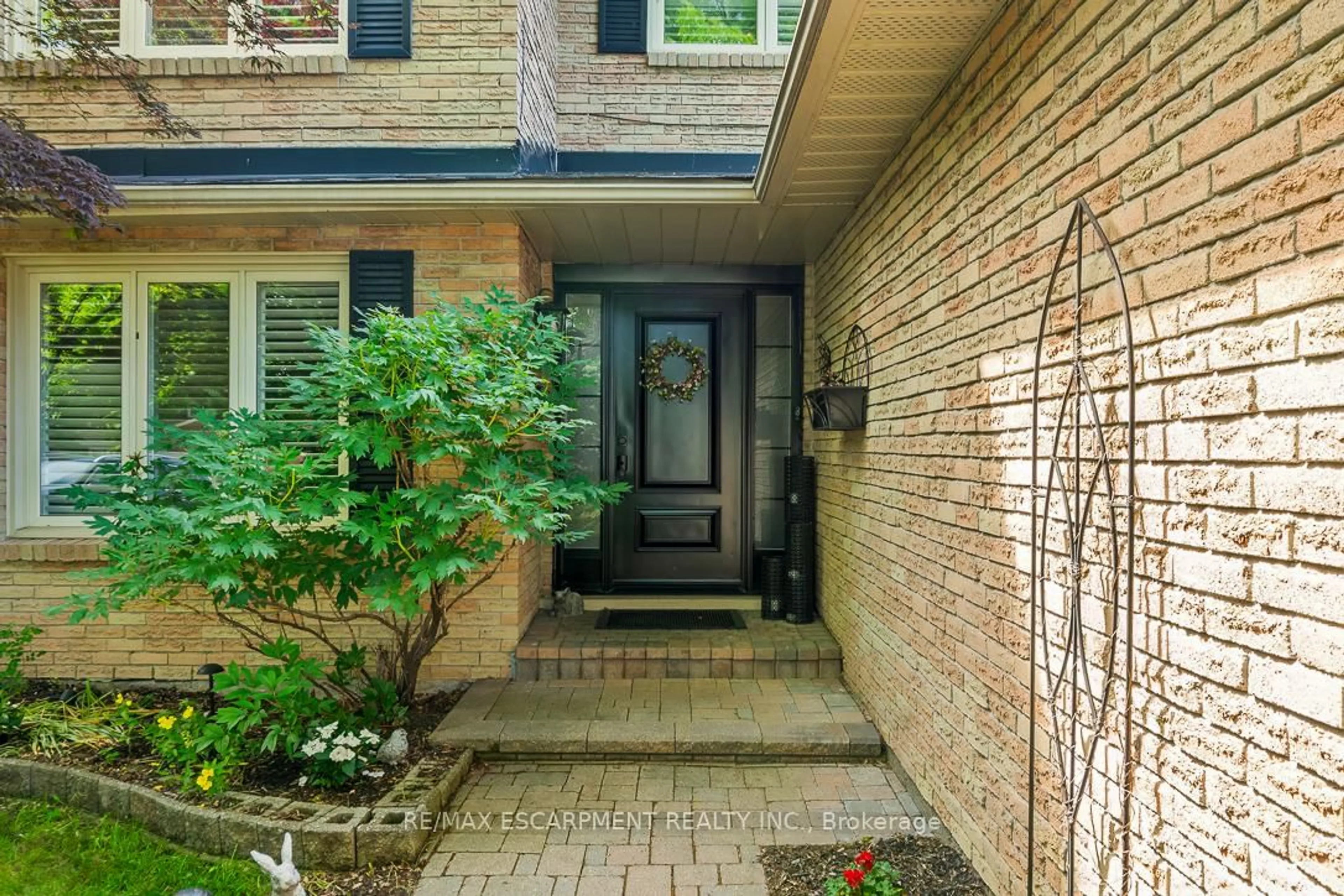 Unknown for 1043 Vanier Dr, Mississauga Ontario L5H 3W8