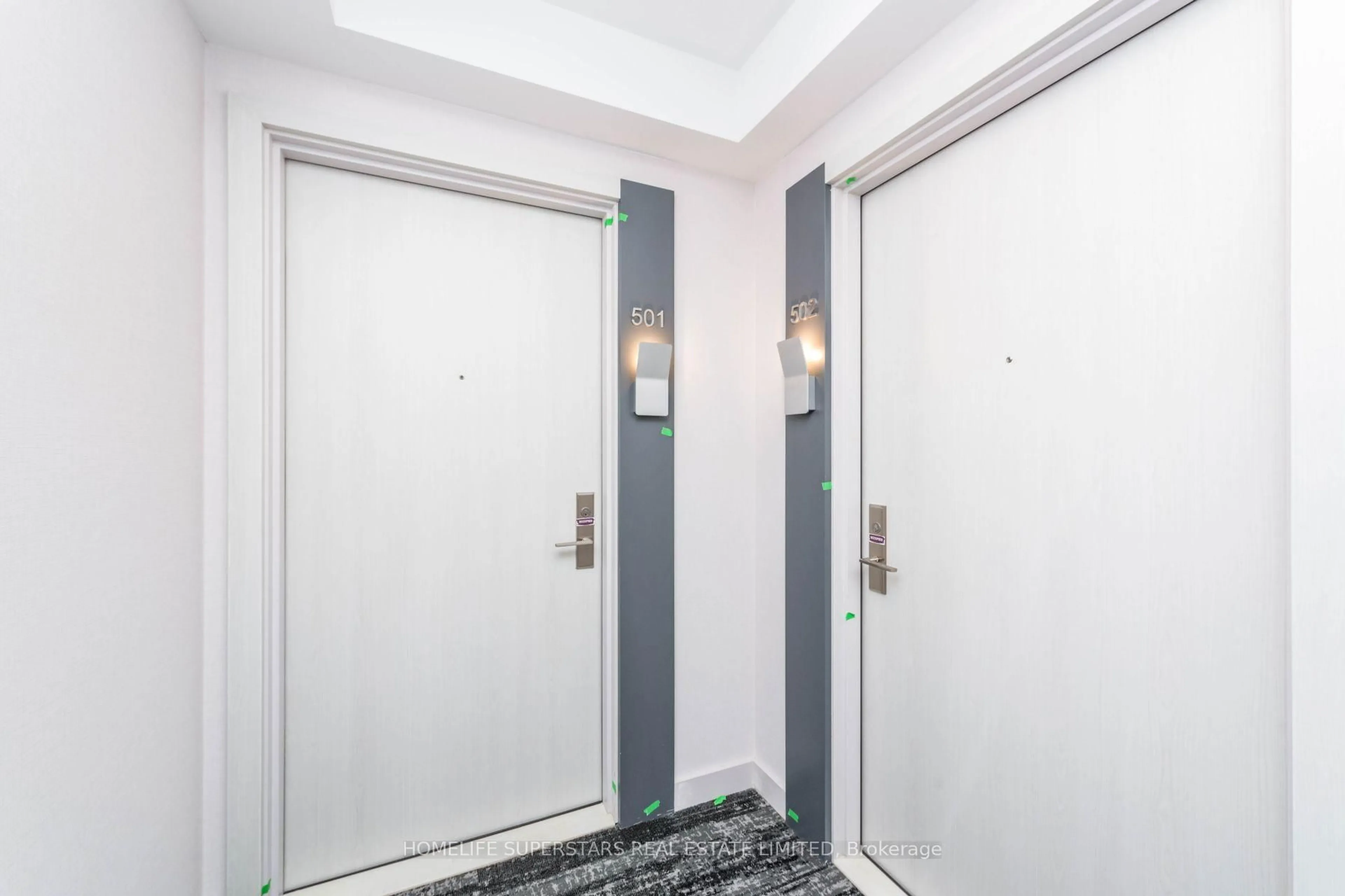 Indoor foyer for 30 SAMUEL WOOD Way #501, Toronto Ontario M9B 0C9