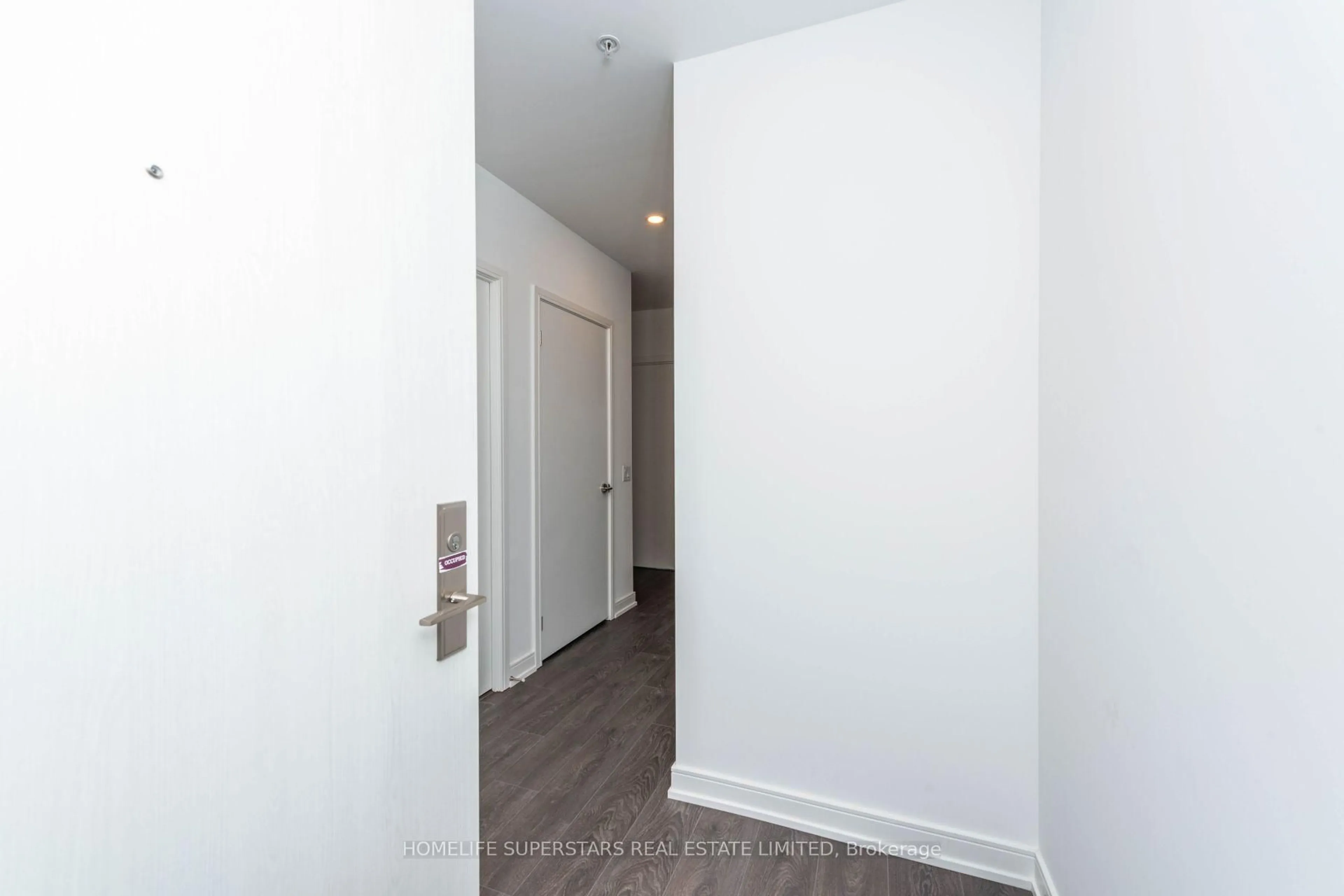 Indoor entryway for 30 SAMUEL WOOD Way #501, Toronto Ontario M9B 0C9