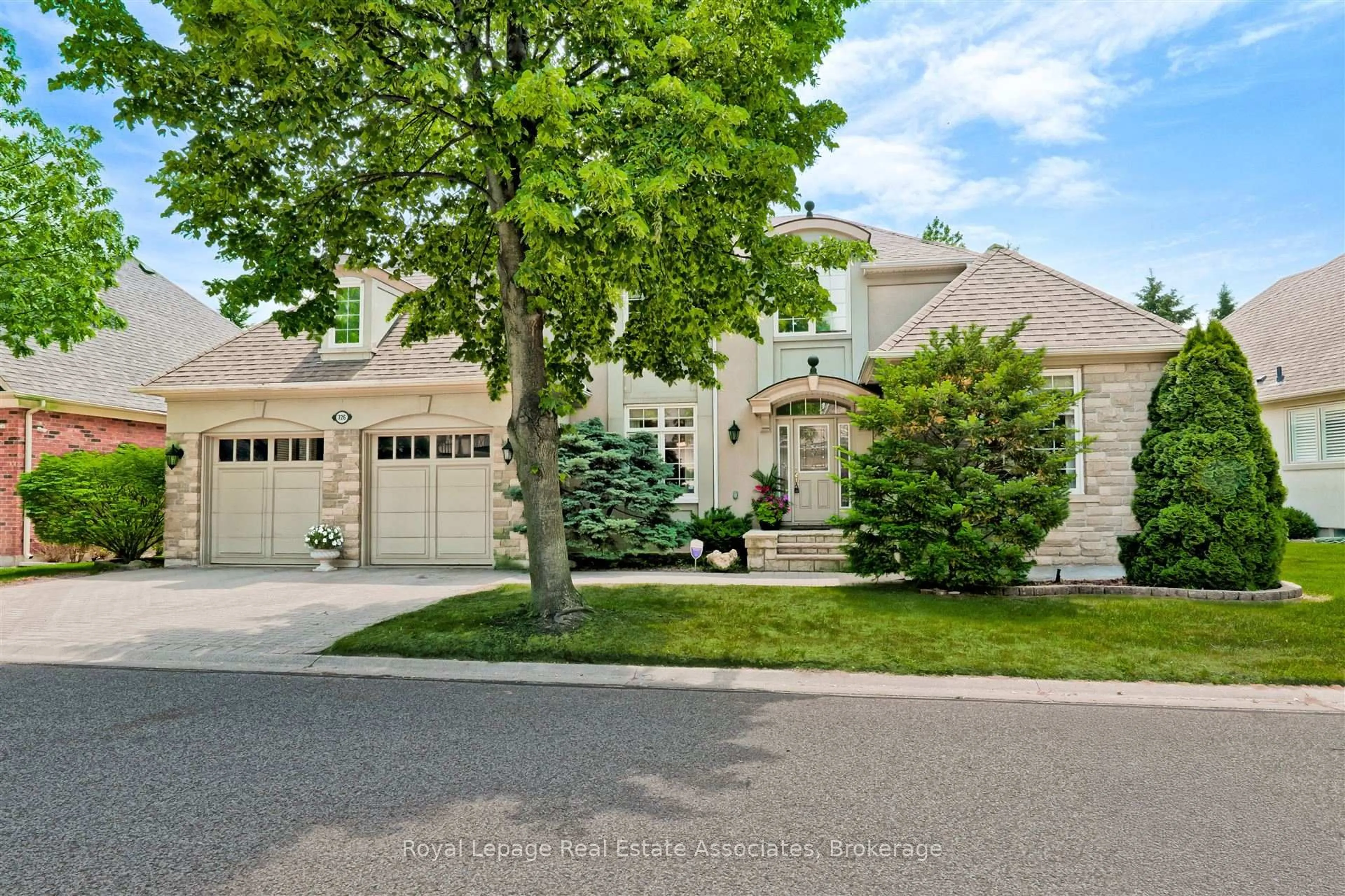 Home with brick exterior material, street for 726 Hidden Grove Lane, Mississauga Ontario L5H 4L2