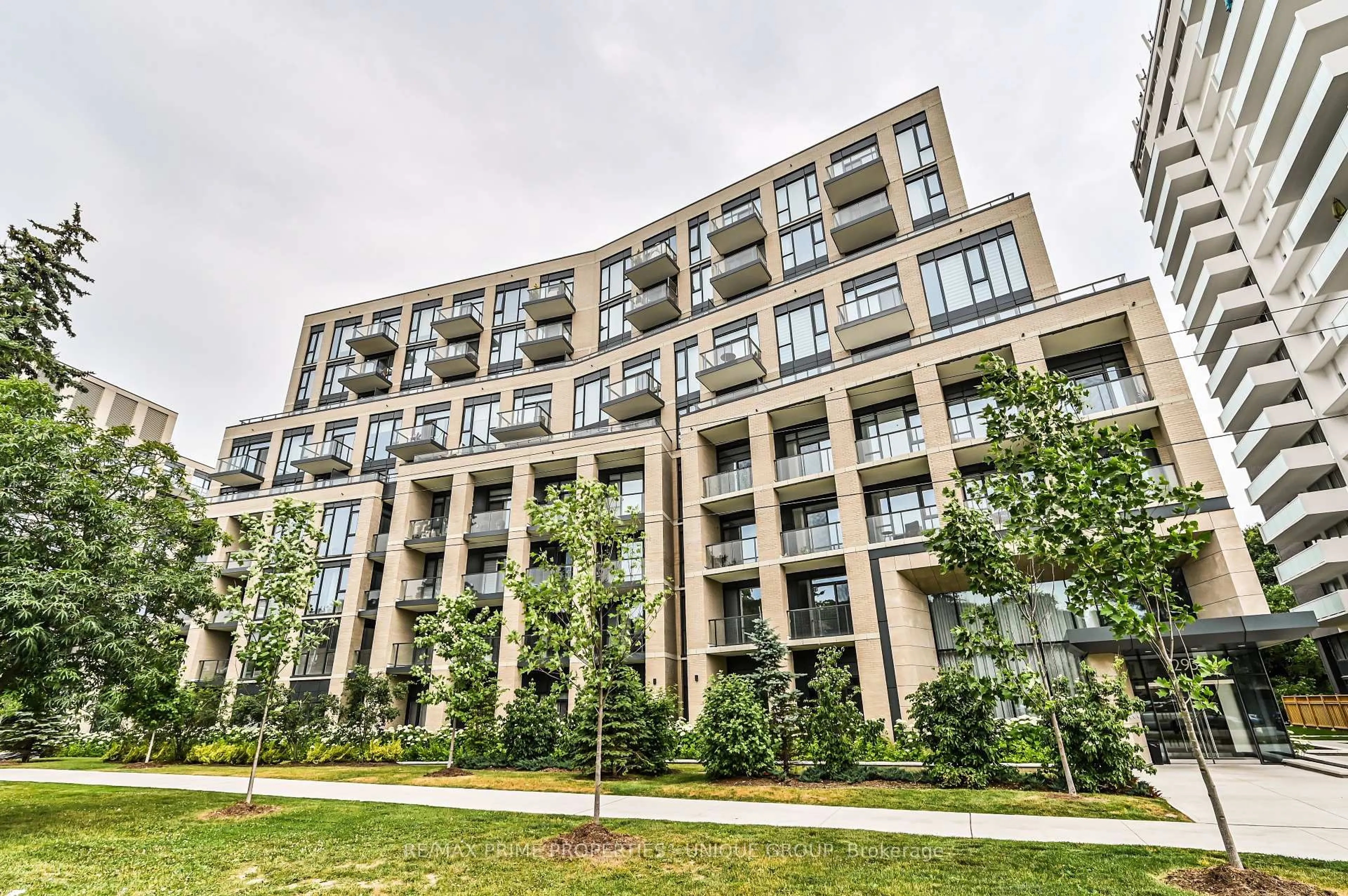 Patio, building for 293 The Kingsway #706, Toronto Ontario M9A 3C8