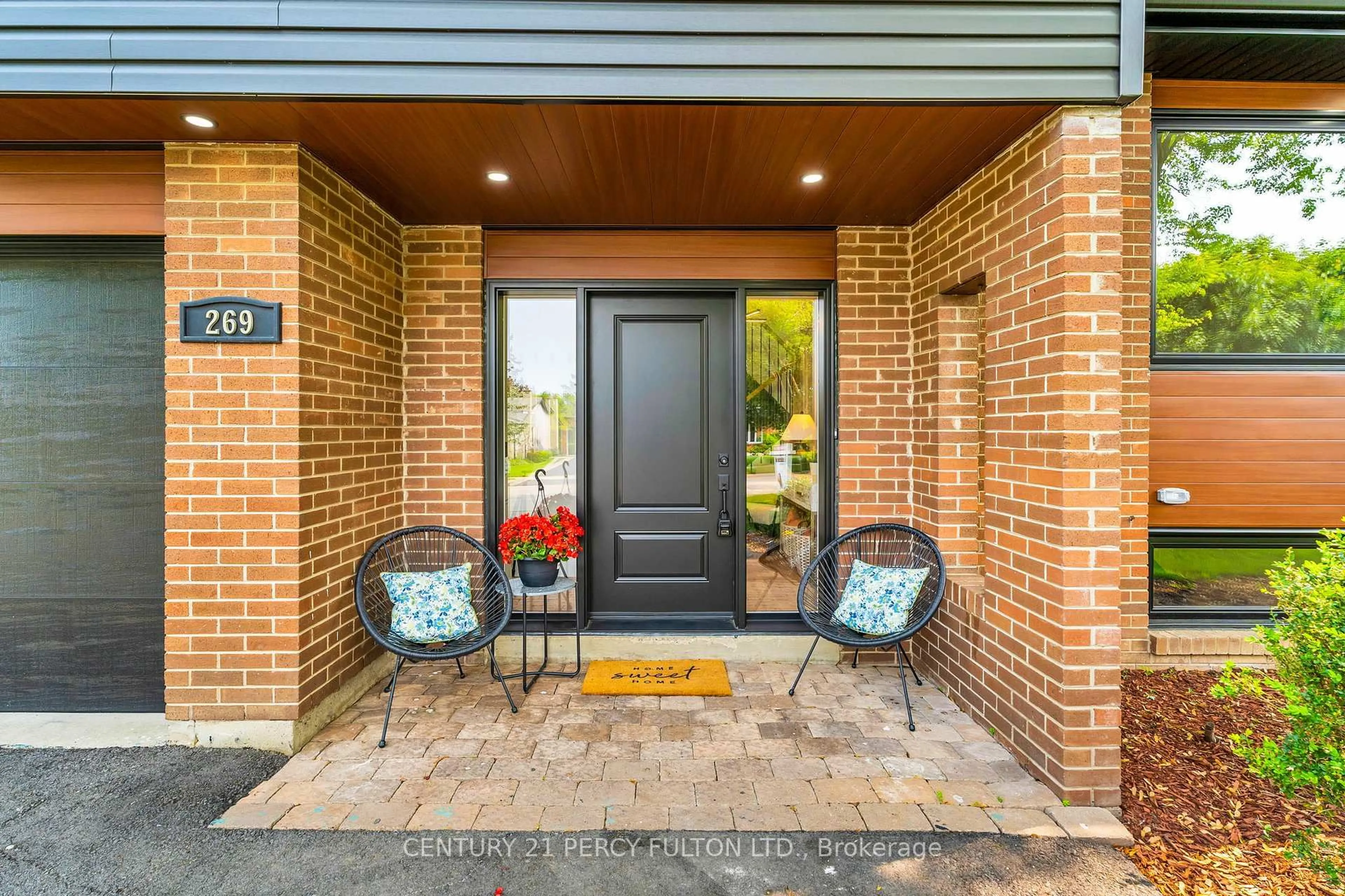 Indoor entryway for 269 Ridge Dr, Milton Ontario L9T 1X2