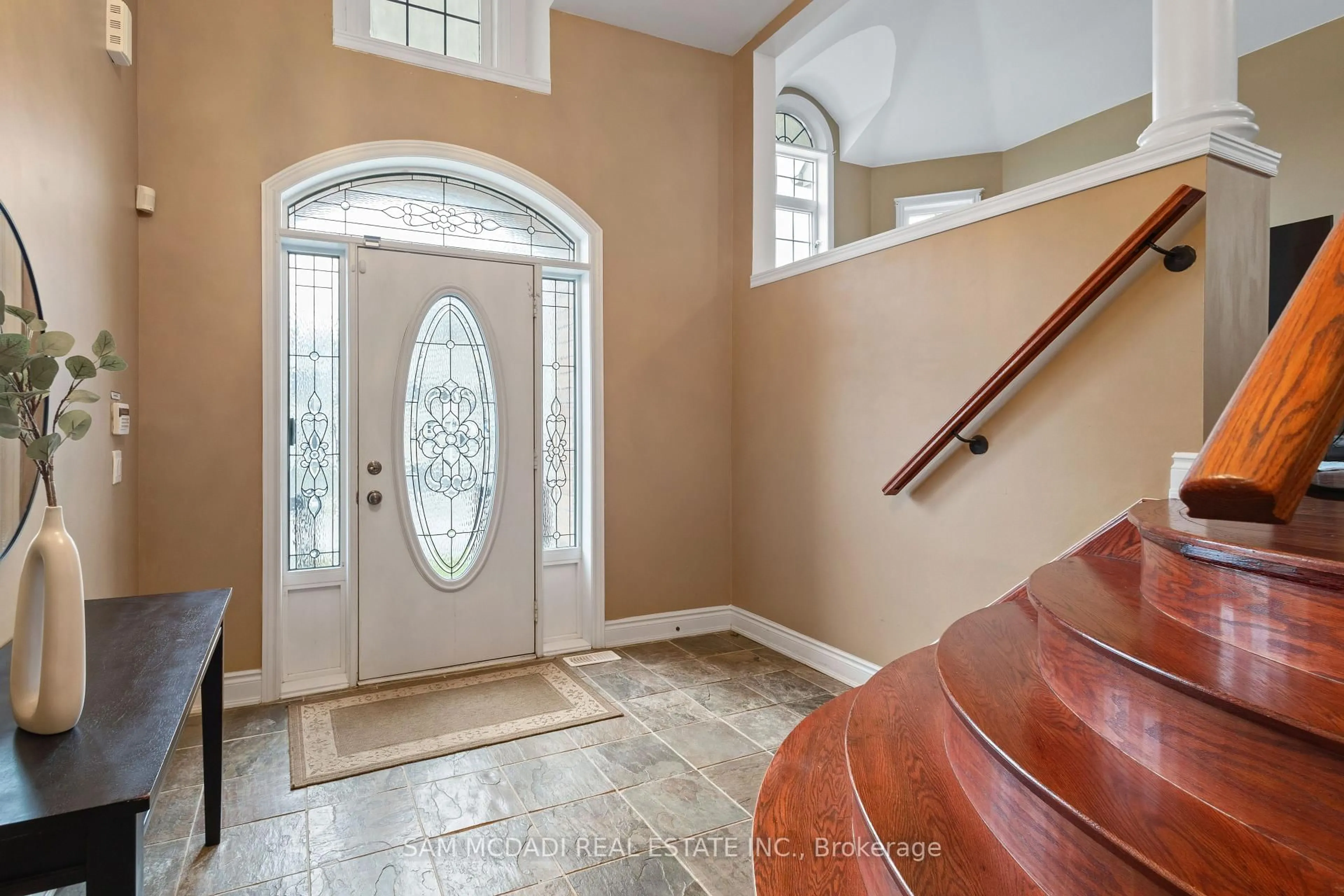 Indoor entryway for 15 Eaglesprings Cres, Brampton Ontario L6P 2V8