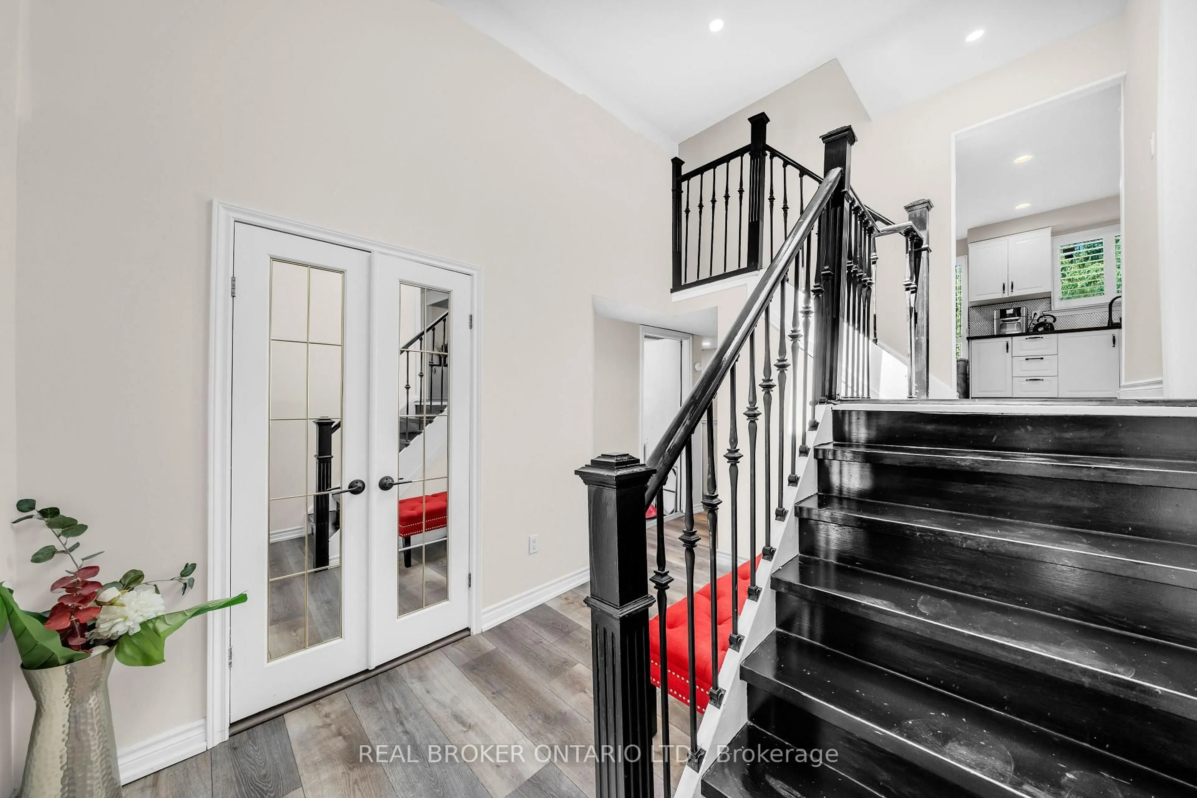 Indoor entryway for 5 Orsi Rd, Caledon Ontario L7C 1K9