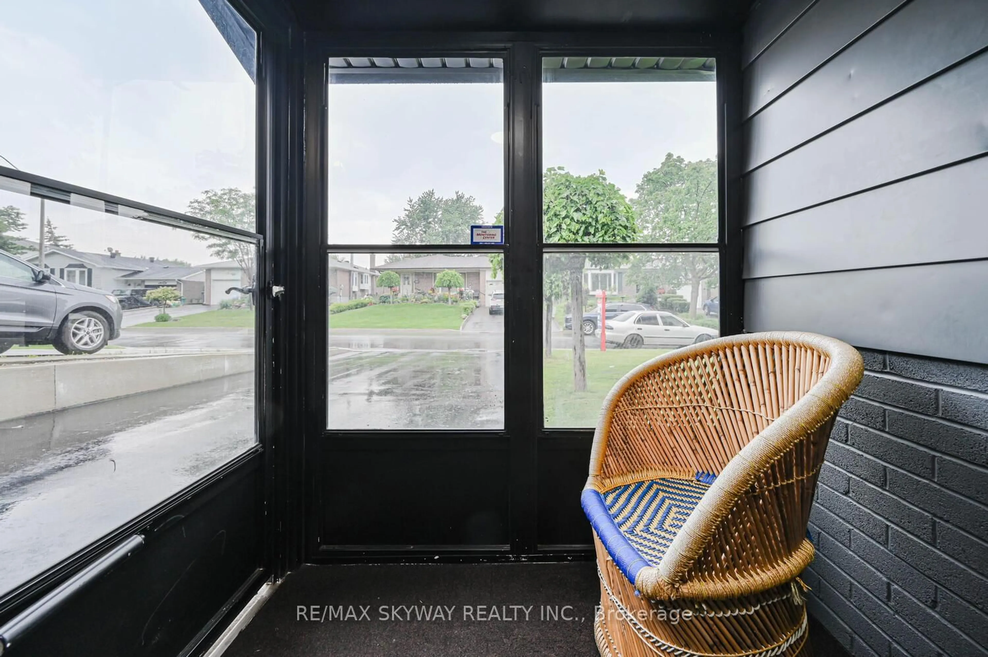 Indoor entryway for 20 Terra Cotta Cres, Brampton Ontario L6W 1C1
