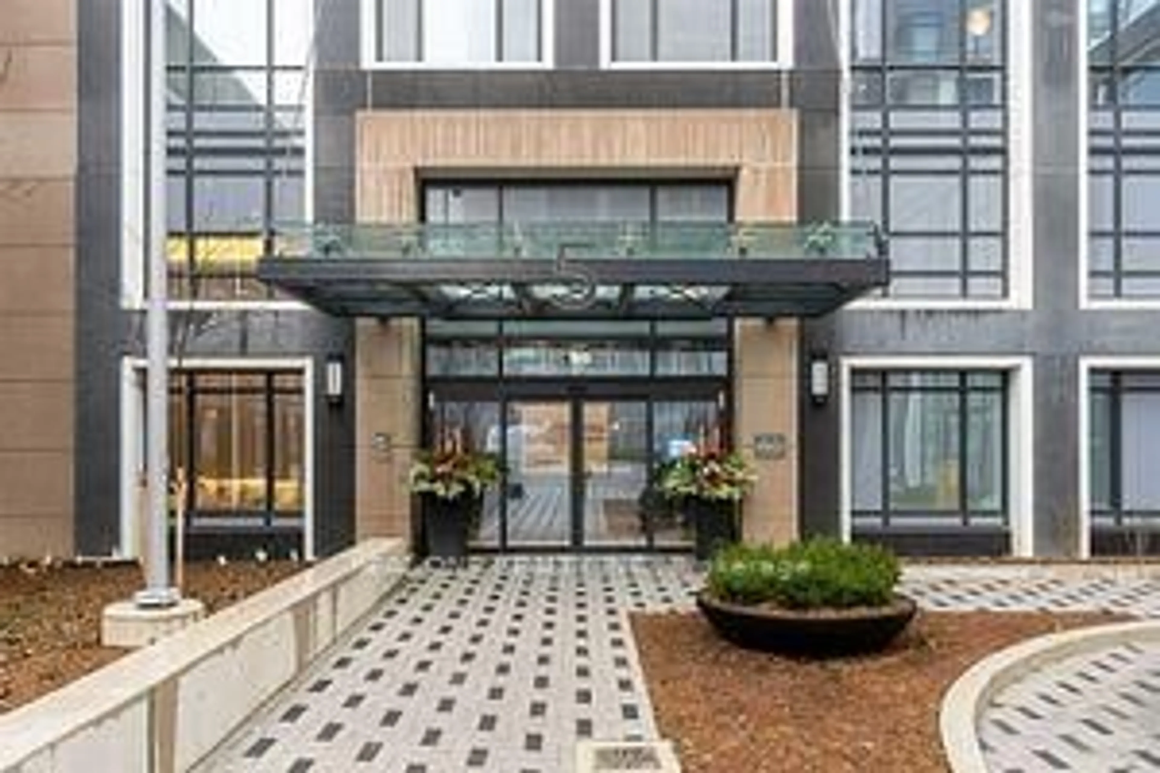 Indoor foyer for 5 Mabelle Ave #1335, Toronto Ontario M9A 0C8