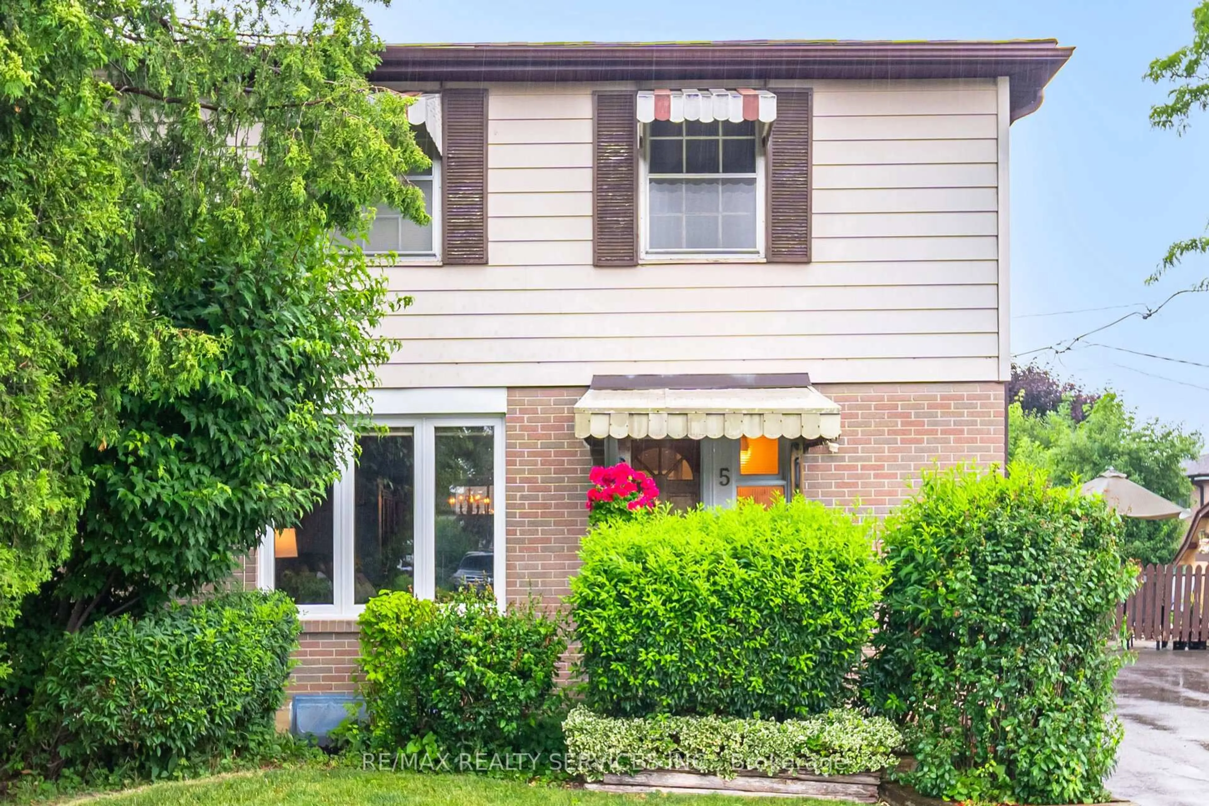 Home with brick exterior material, street for 5 Danesbury Cres, Brampton Ontario L6T 1T2