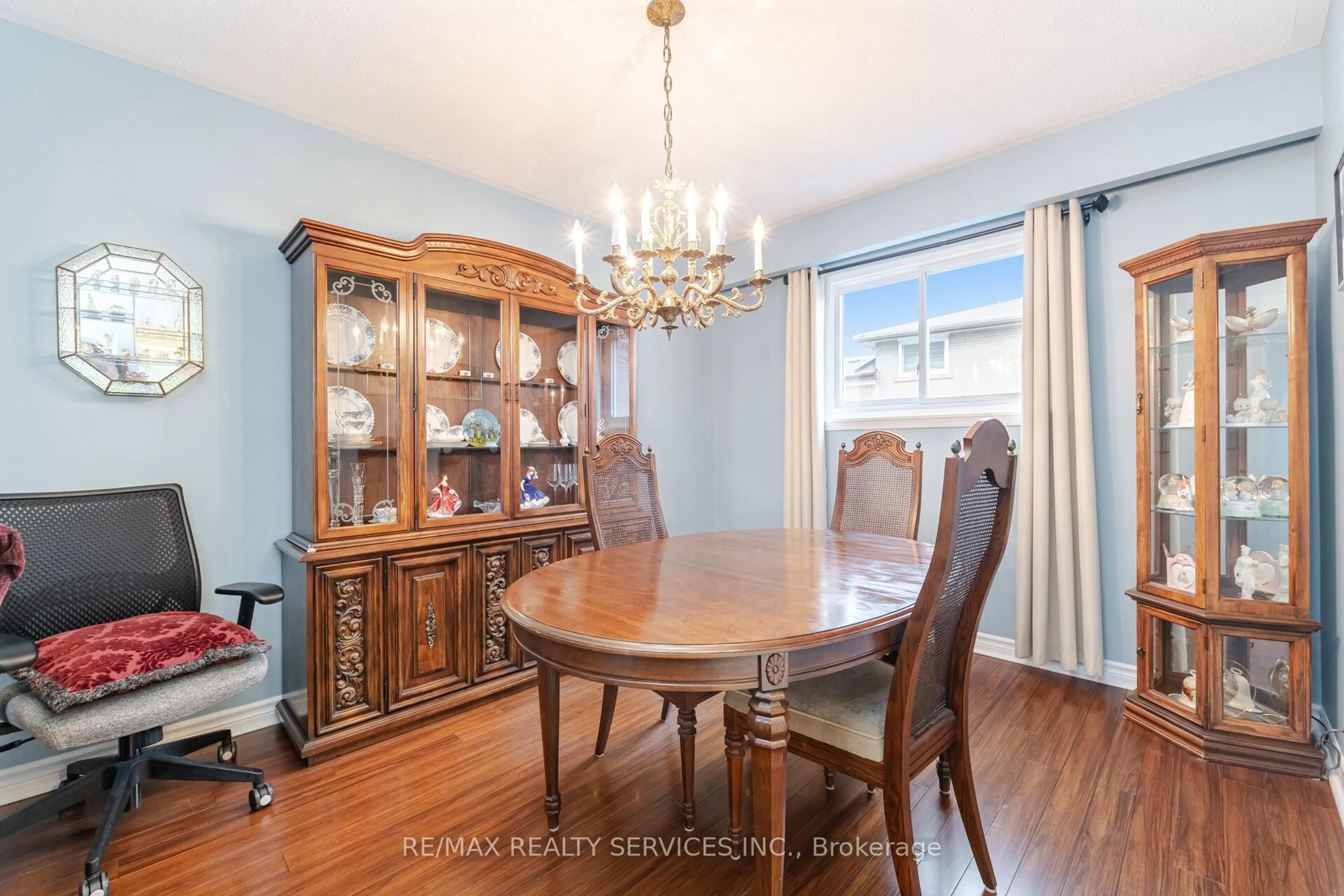 Dining room, wood/laminate floor for 5 Danesbury Cres, Brampton Ontario L6T 1T2