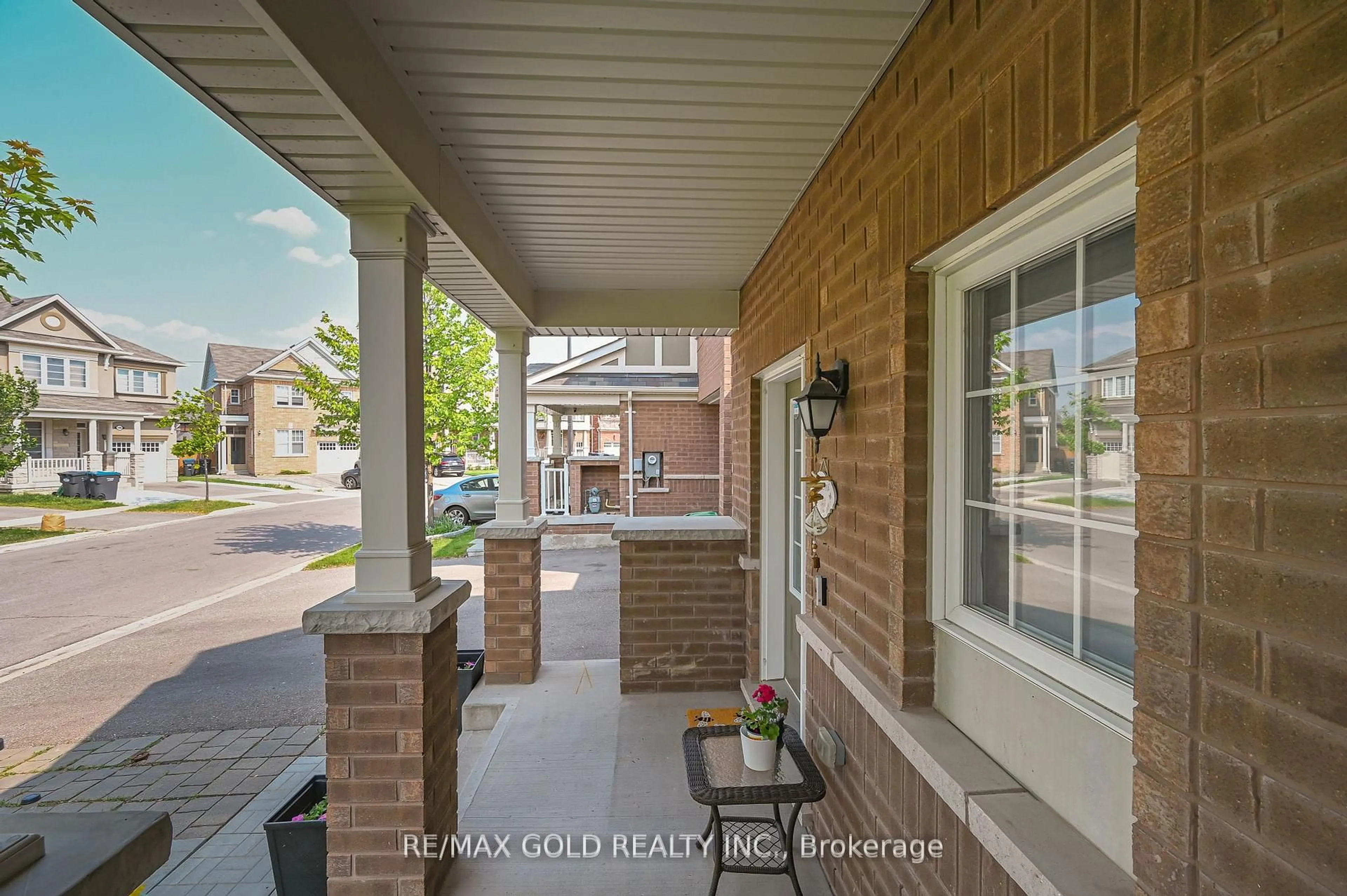 Indoor entryway for 67 Rockbrook Tr, Brampton Ontario L7A 4H9