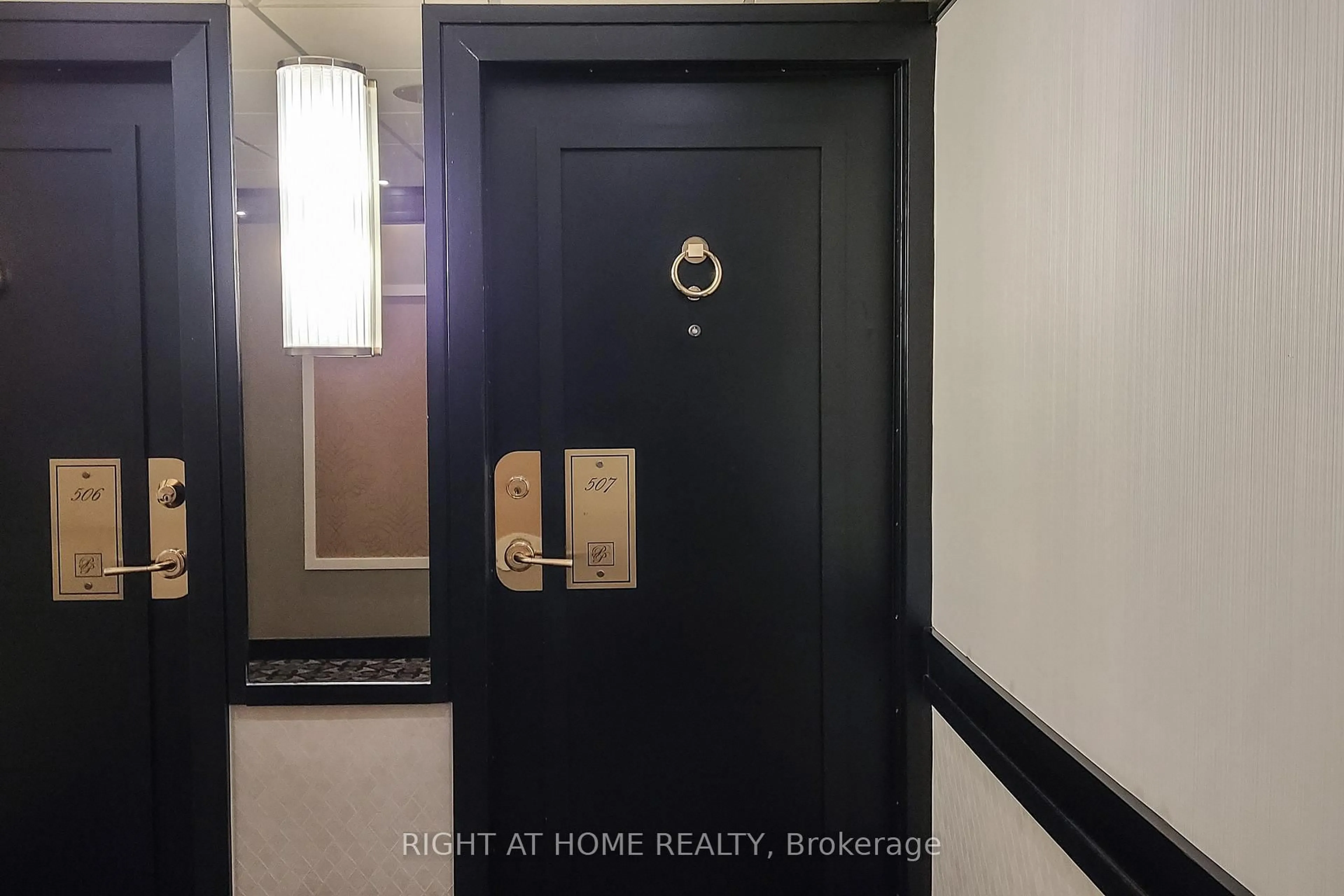 Indoor entryway for 2045 Lake Shore Blvd #507, Toronto Ontario M8V 2Z6
