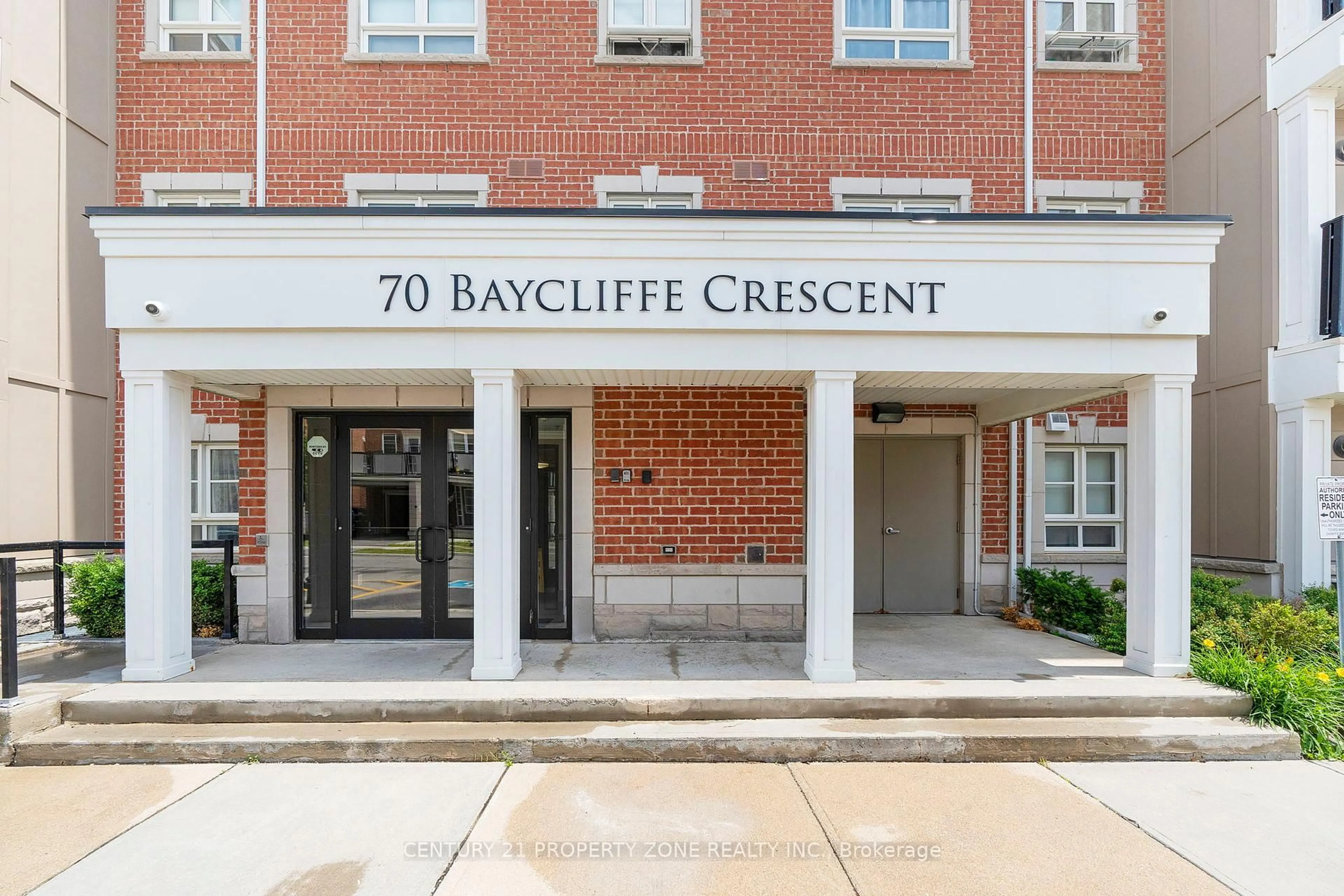 Indoor foyer for 70 Baycliffe Cres #412, Brampton Ontario L7A 0Z5
